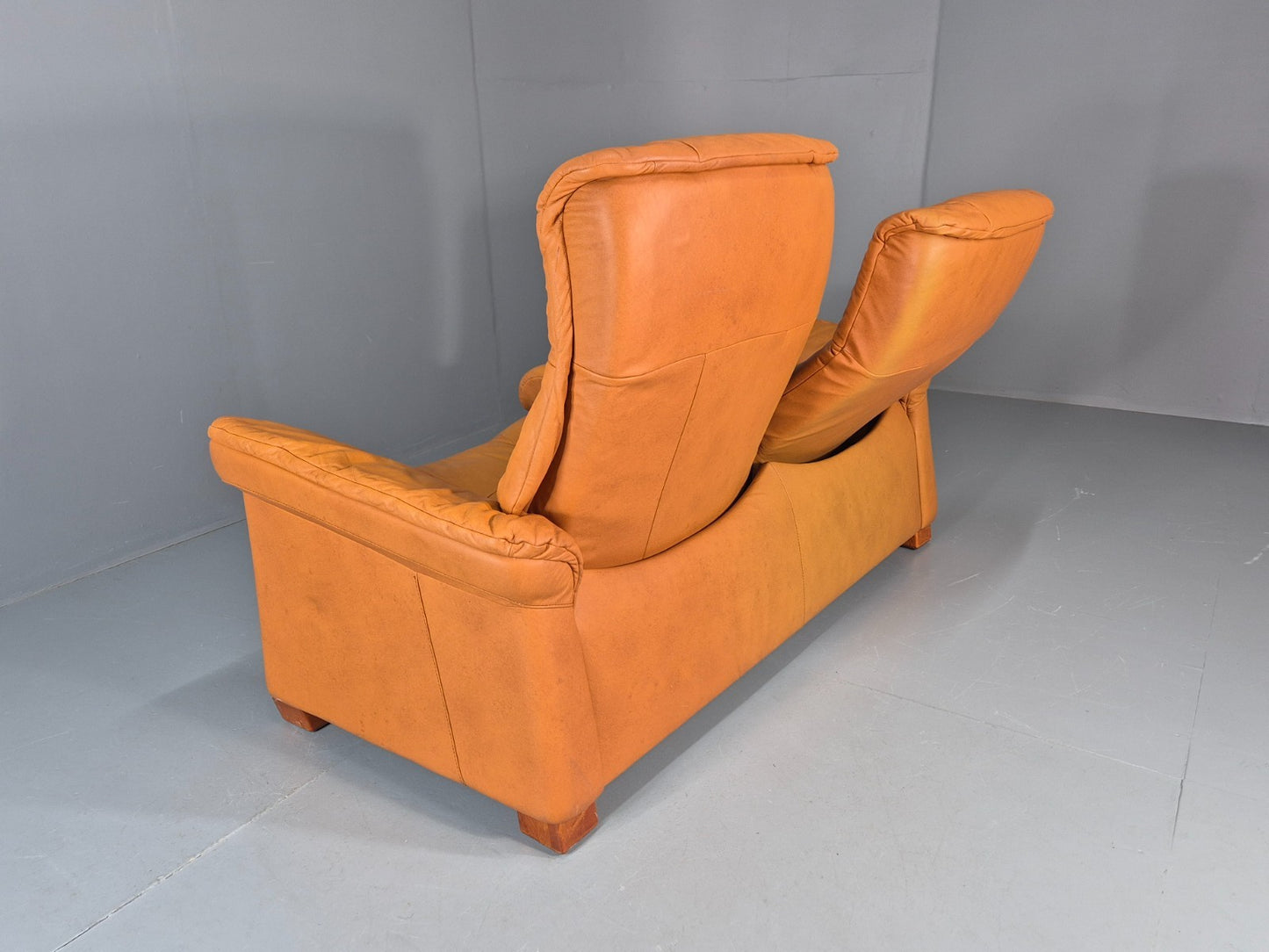 Two Seater Settee Ekornes Stressless Tan Leather Recline Retro  EB10926 M2SS20