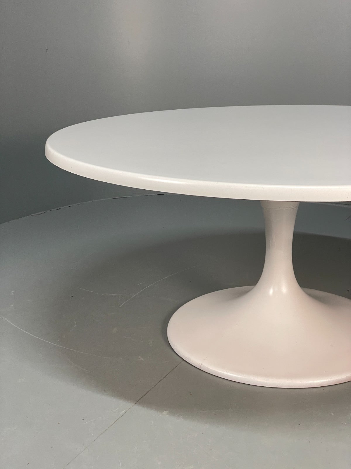 Vintage Round Coffee Table White Fibreglass 1970s Tulip Style EB11238 MWOO5