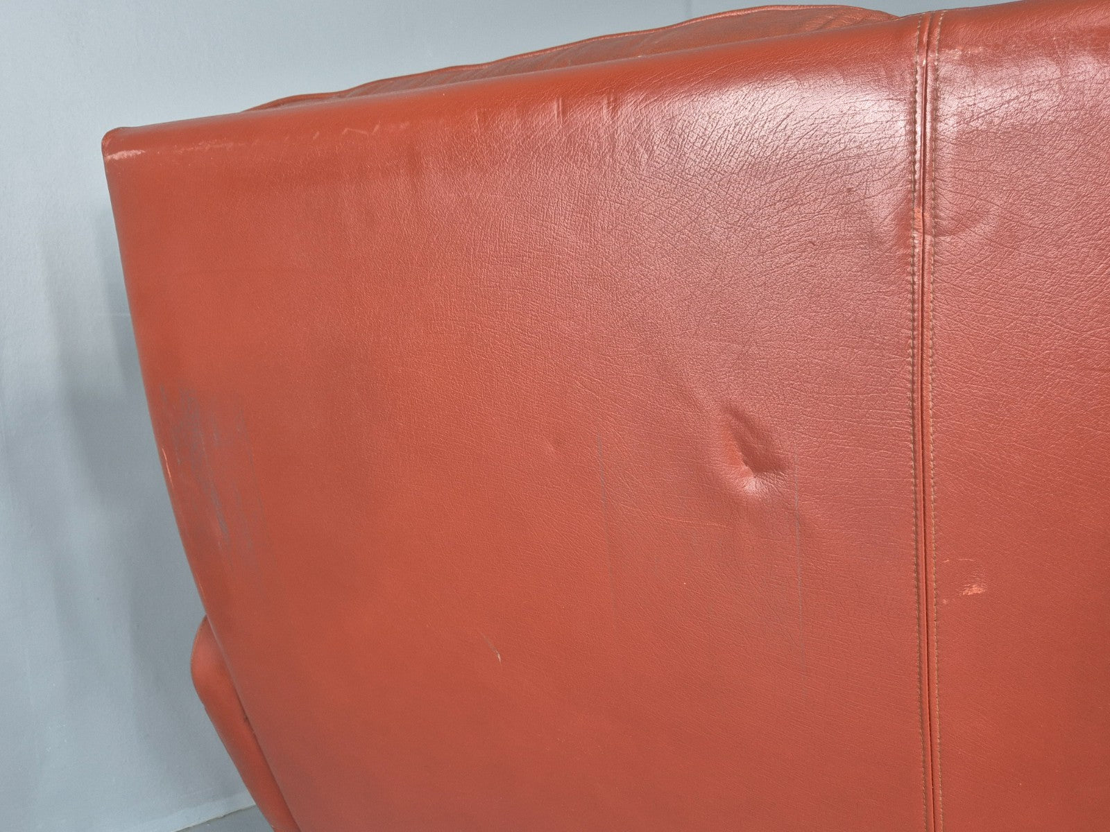 Vintage 3 seat Settee 1970s Retro Danish Red Tan Leather Buttoned EB10555 M3SS23