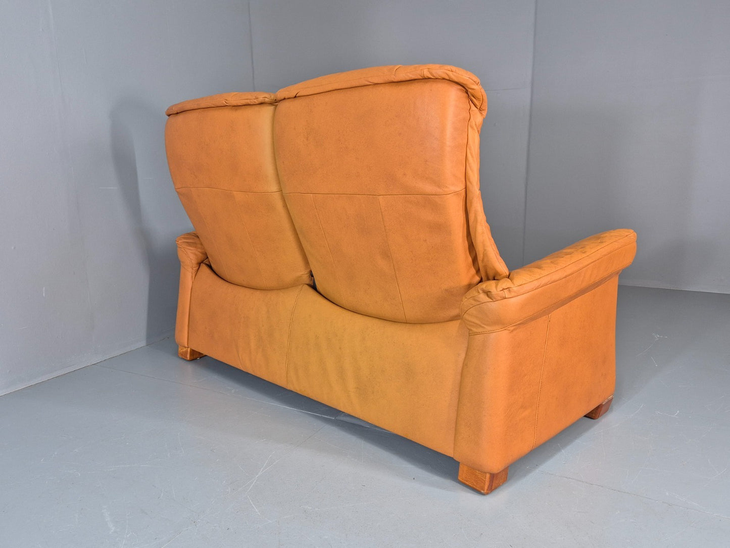 Two Seater Settee Ekornes Stressless Tan Leather Recline Retro  EB10926 M2SS16