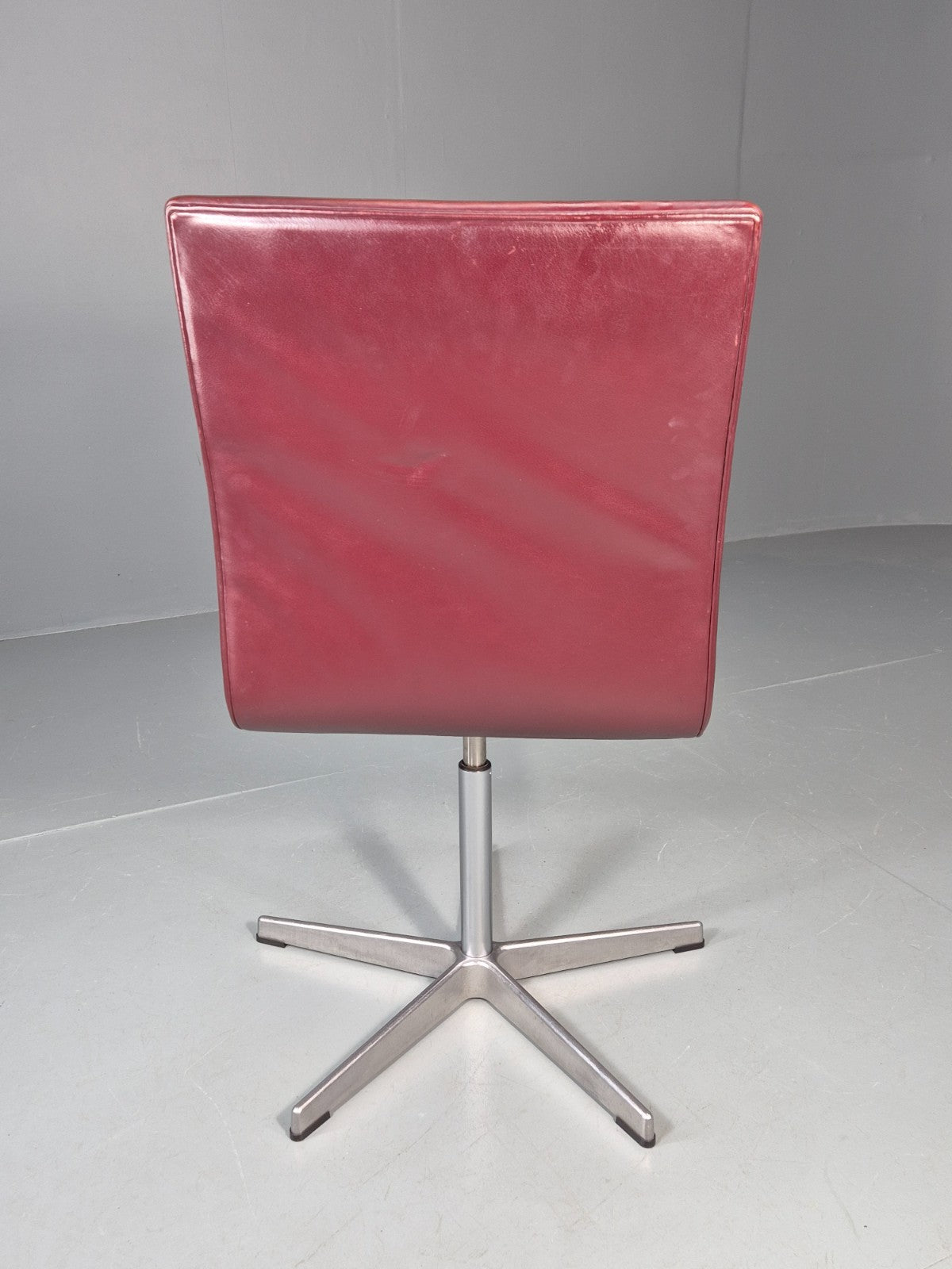 Vintage Fritz Hansen Oxford Chair Arne Jacobsen Design 2004 MCM EB11753 MSWI5