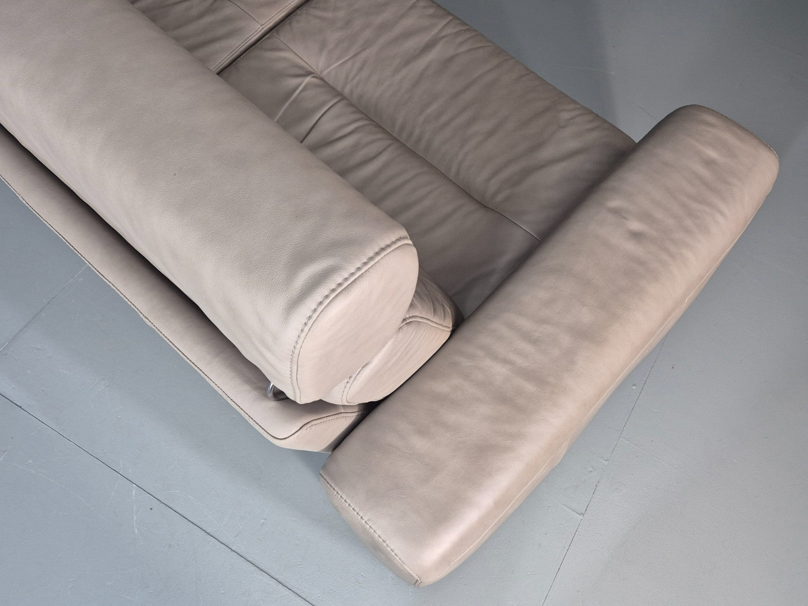 Stressless Stella 2 Seat Settee In Grey Leather Modern Ekornes EB11474 MDIN15