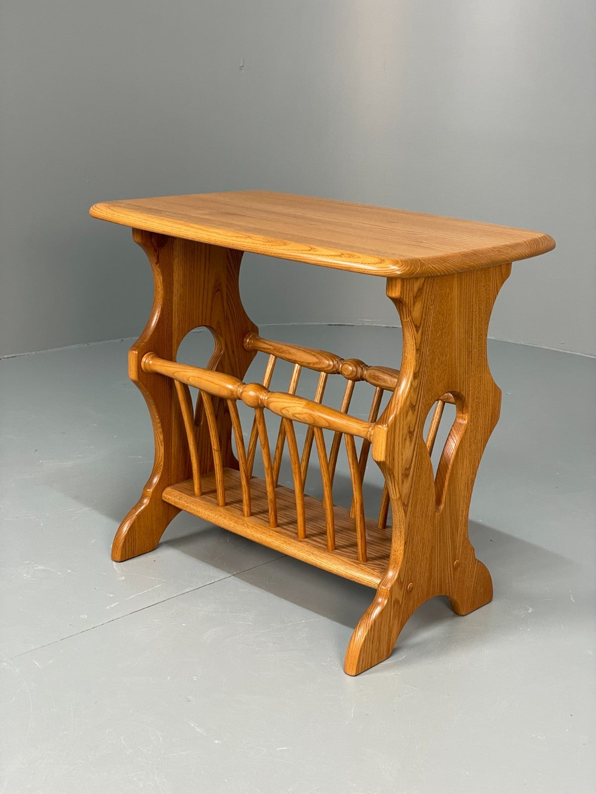 Vintage Ercol Side Table - Solid Light Elm Magazine Rack Country EB10978 MWOO4
