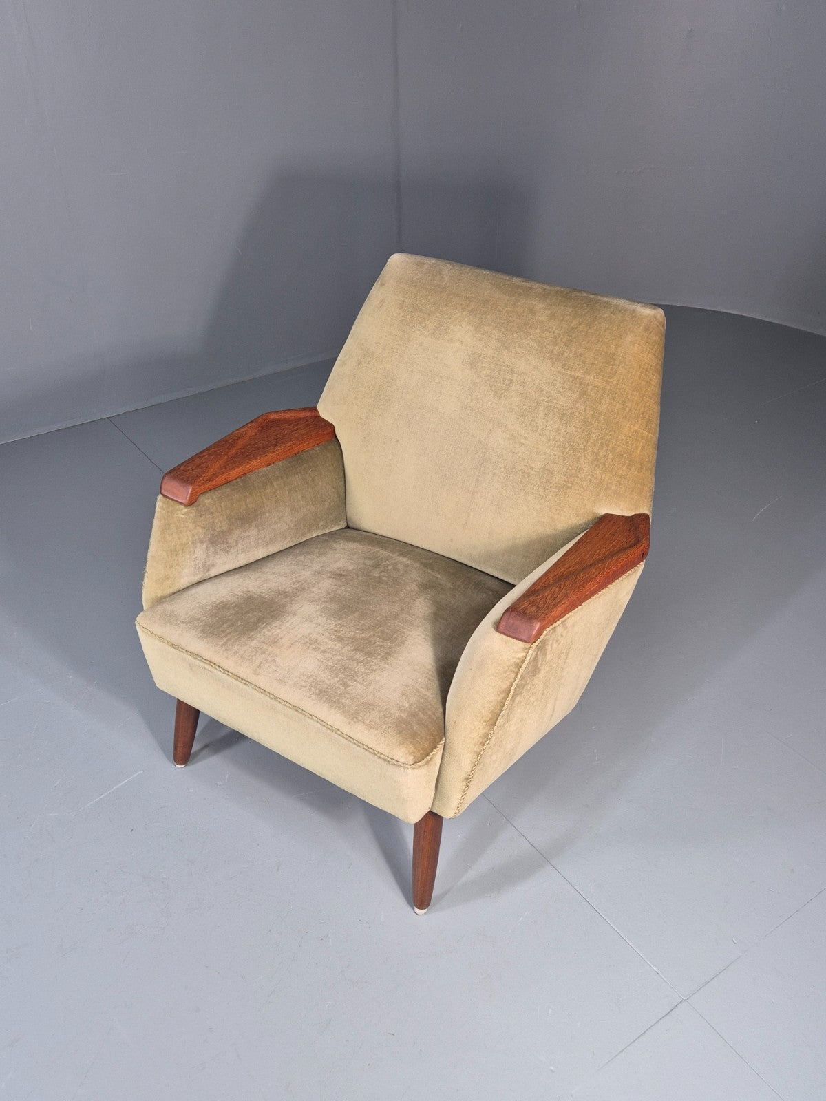 Vintage Mid Century Lounge Chair 1960s Green Velour Teak Detail EB11296 MNOR19