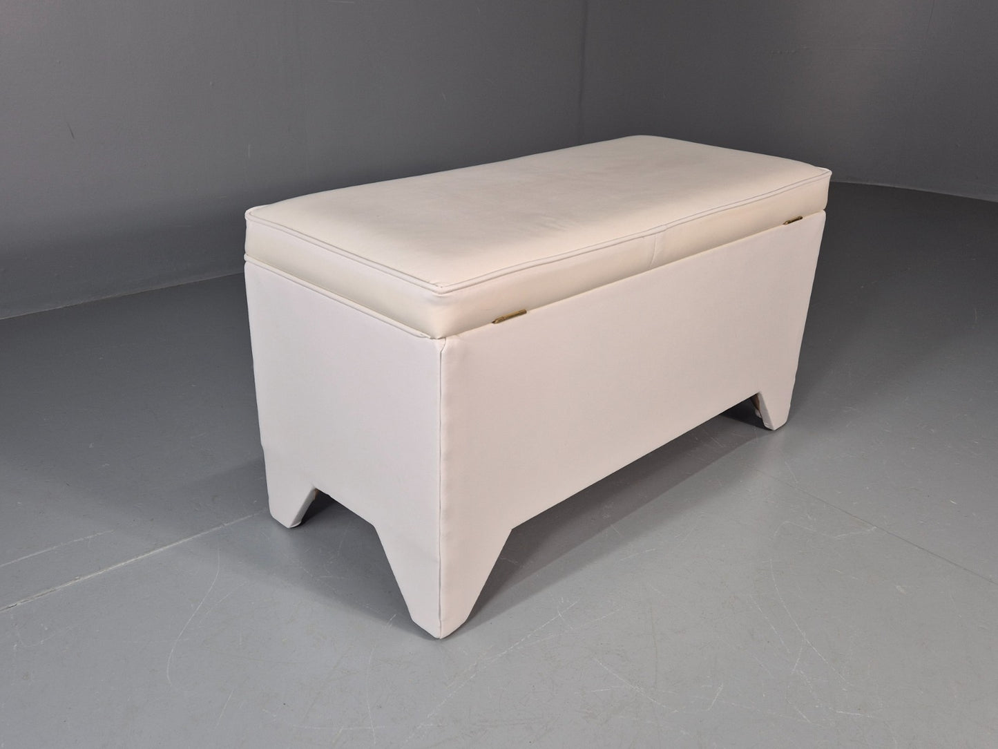 1970s Vinyl Ottoman Storage Chest White Retro Kitsch EB11572 MWOO12
