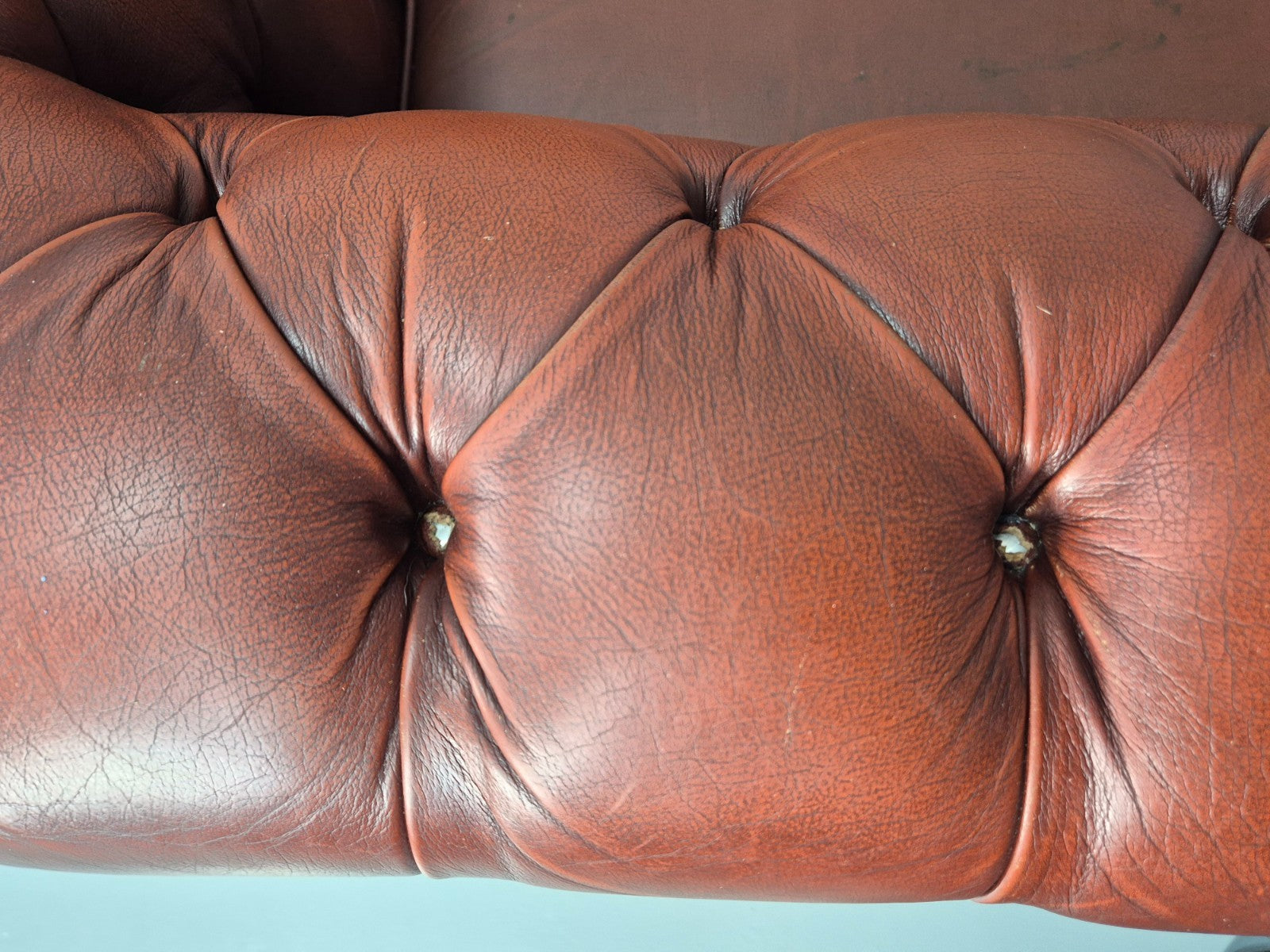 Three Seater Red Leather Chesterfield Quality Version Retro EB11031 VCHE17