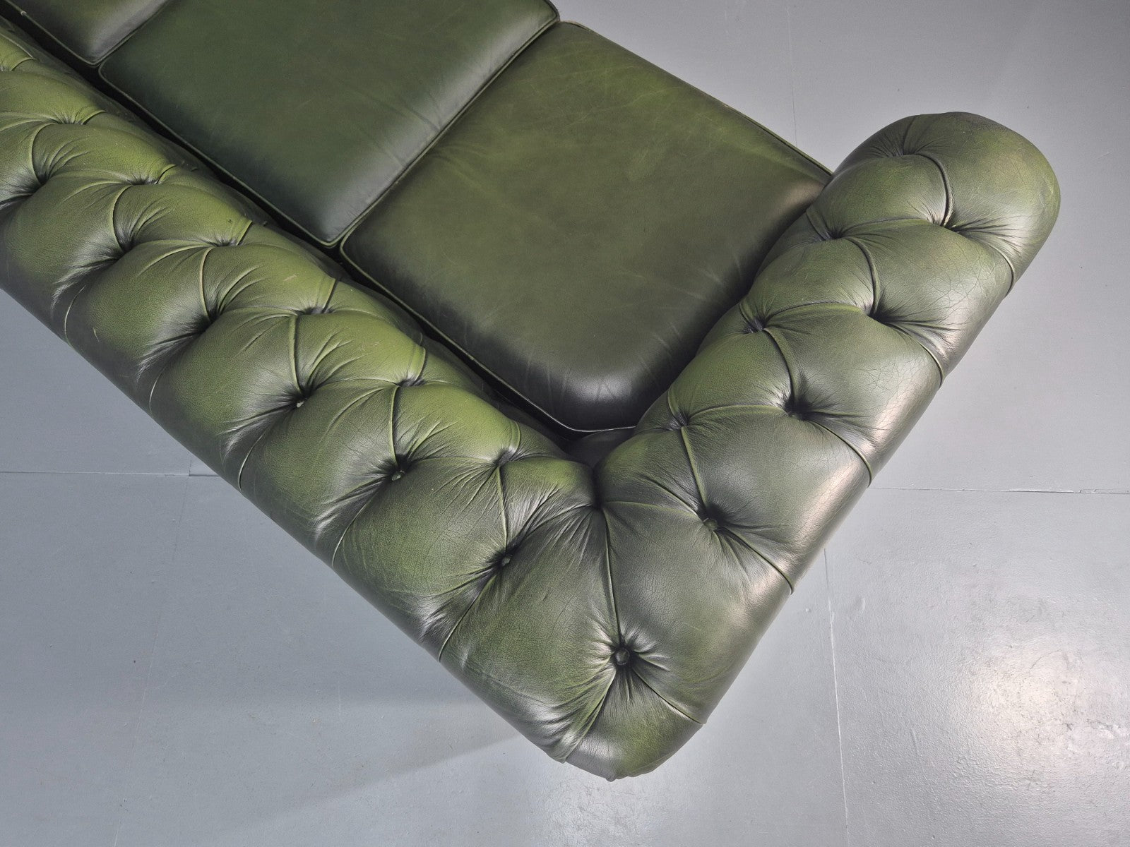3 Seater Chesterfield Sofa Green Leather Studded Vintage EB11029 VCHE14