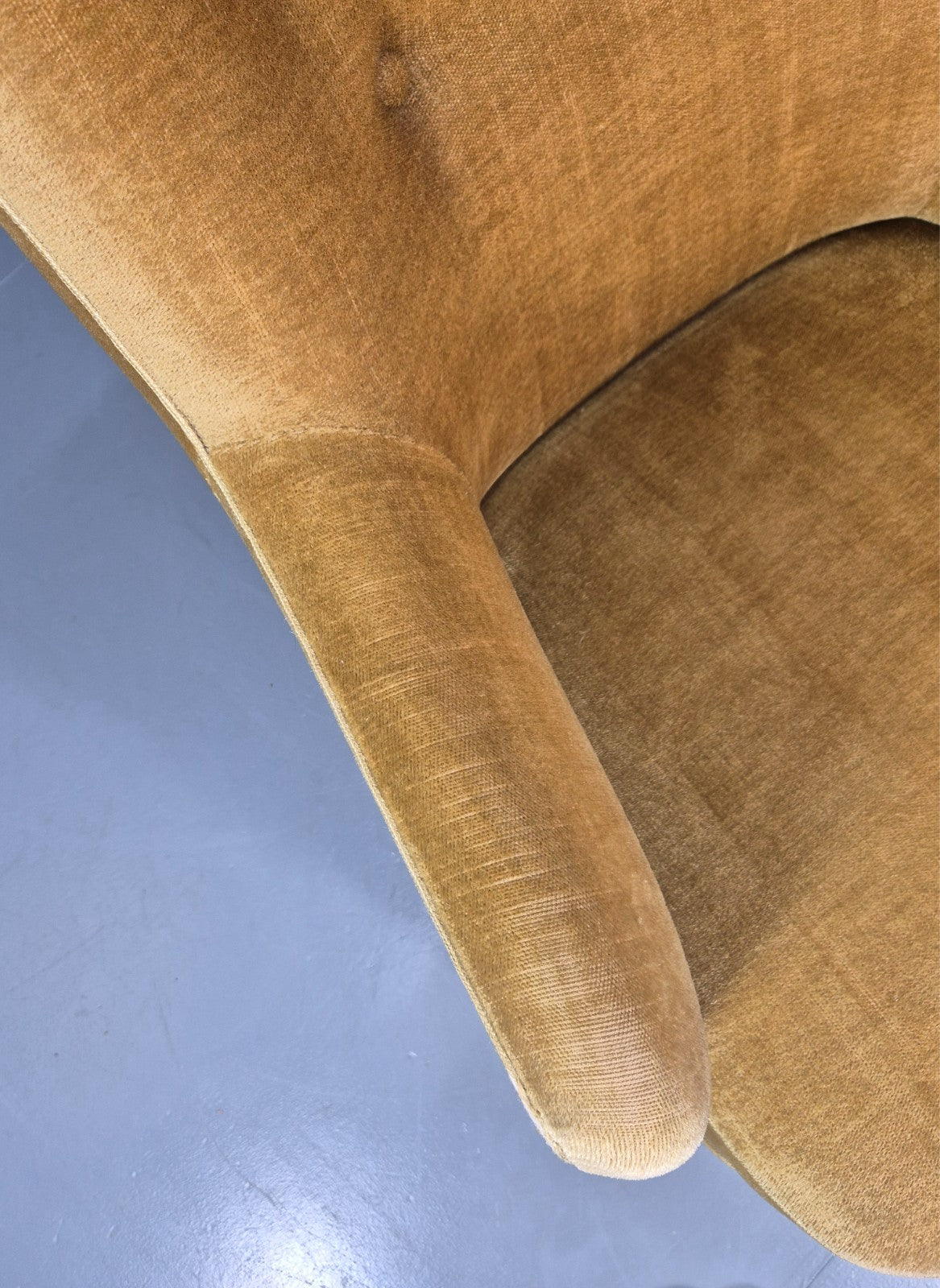 Mid Century Tub Chair Gold Velour 1960s Retro Buttoned  EB10751 VCLO16