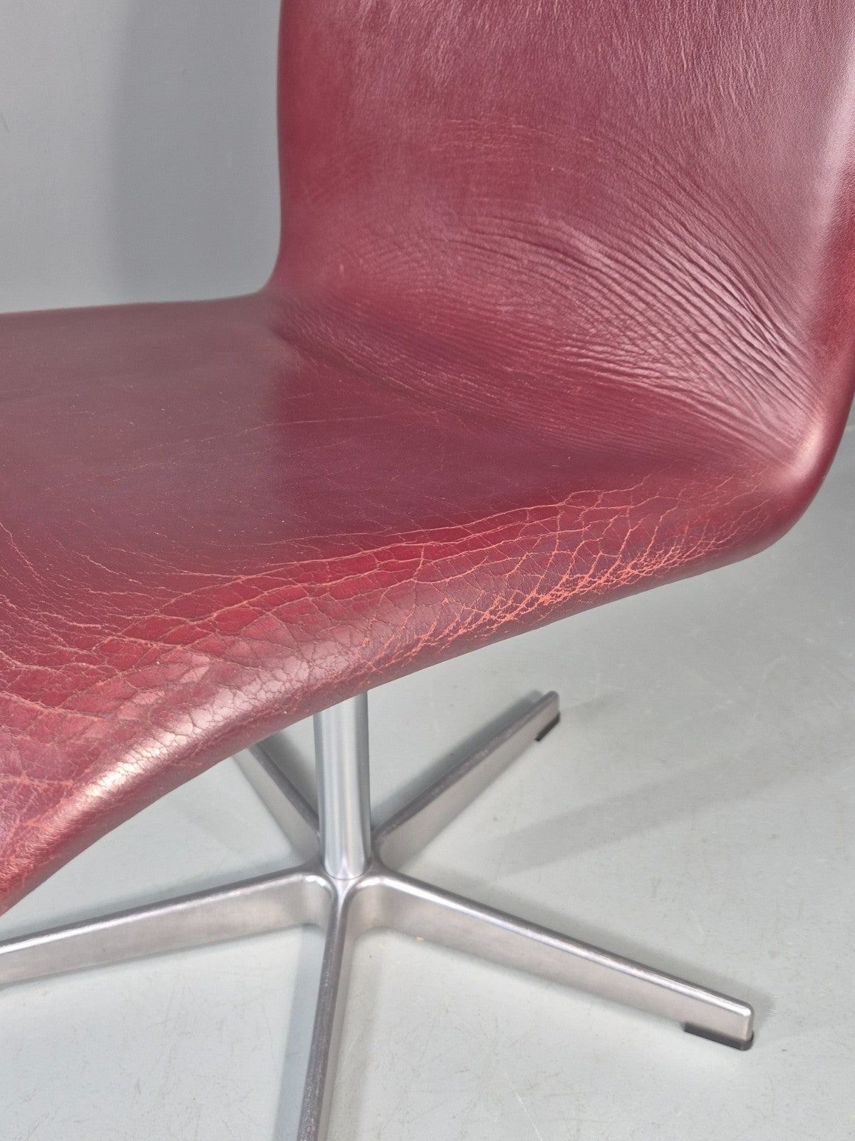 Vintage Fritz Hansen Oxford Chair Arne Jacobsen Design 2004 MCM EB11749 MSWI7