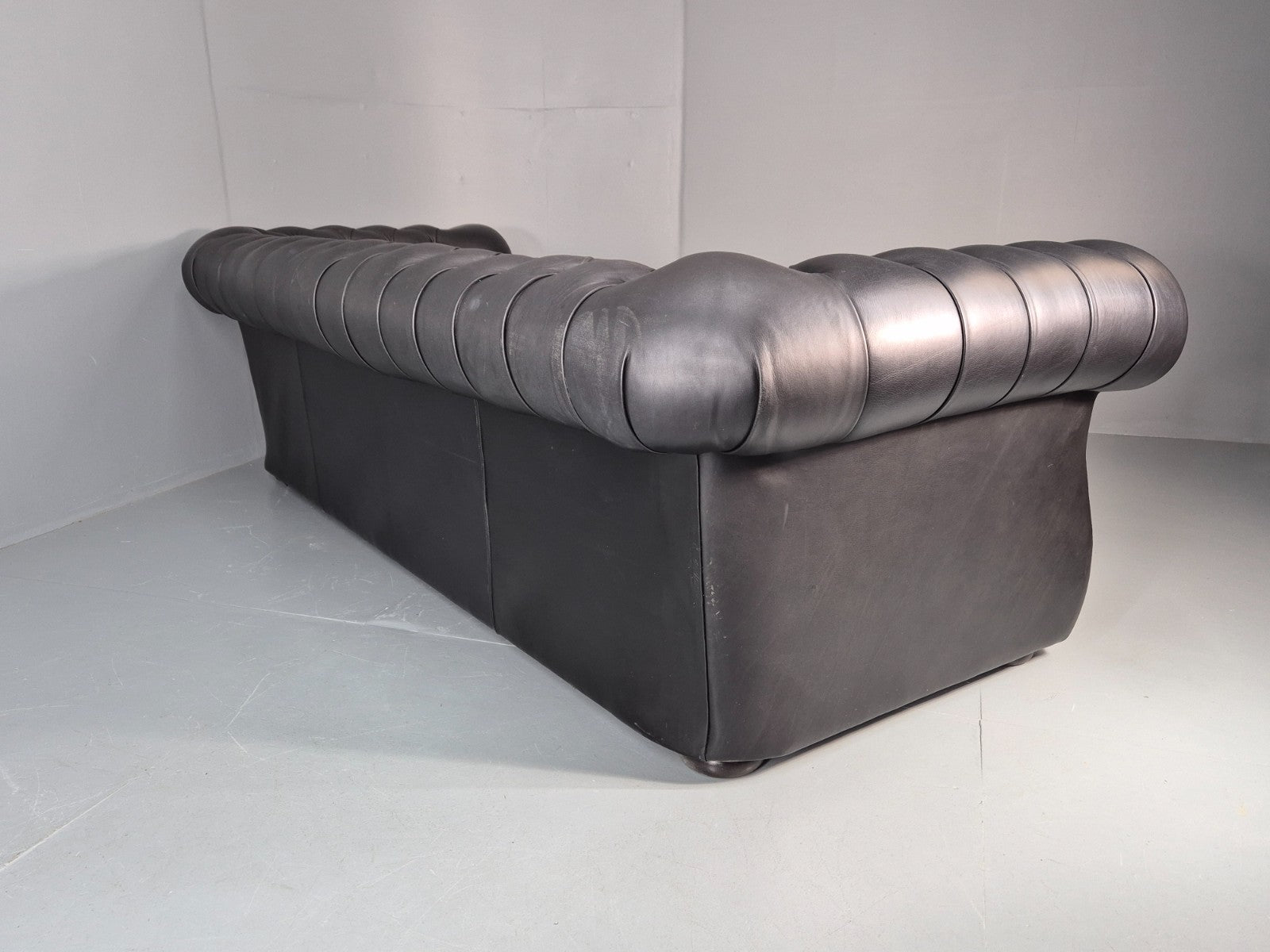 Four Seater Chesterfield Black Leather Feather Cushions Quality EB11229 VCHE13