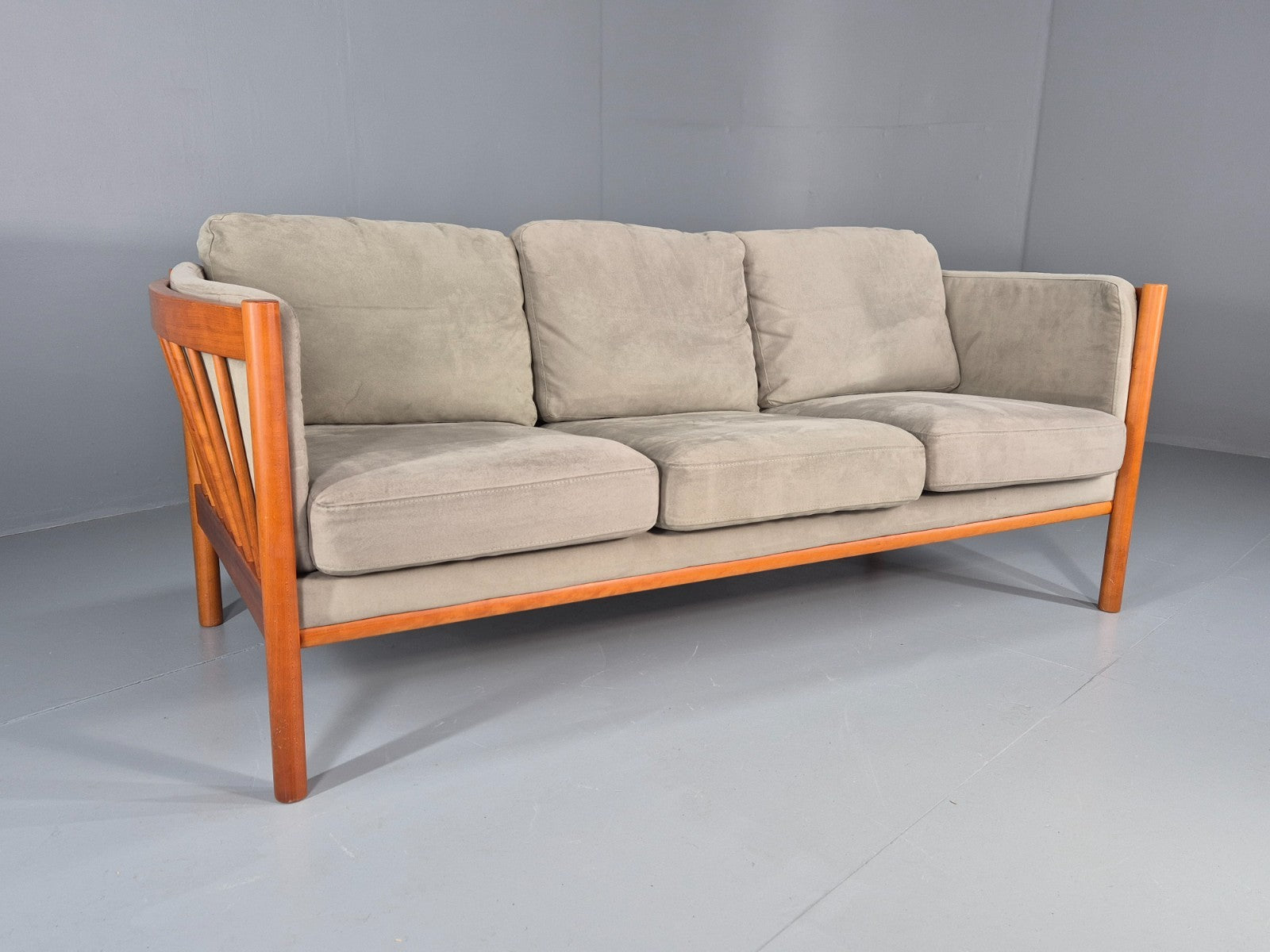 Vintage 3 Seat Settee Mid Century Danish Design Beech Wood Frame EB10553 M2SS0