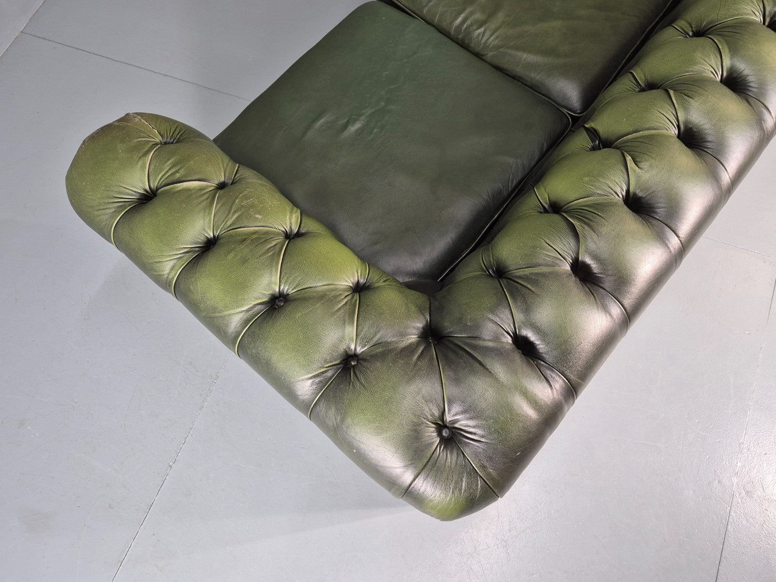 Three Seater Green Leather Chesterfield Quality Version Retro EB11023 VCHE19