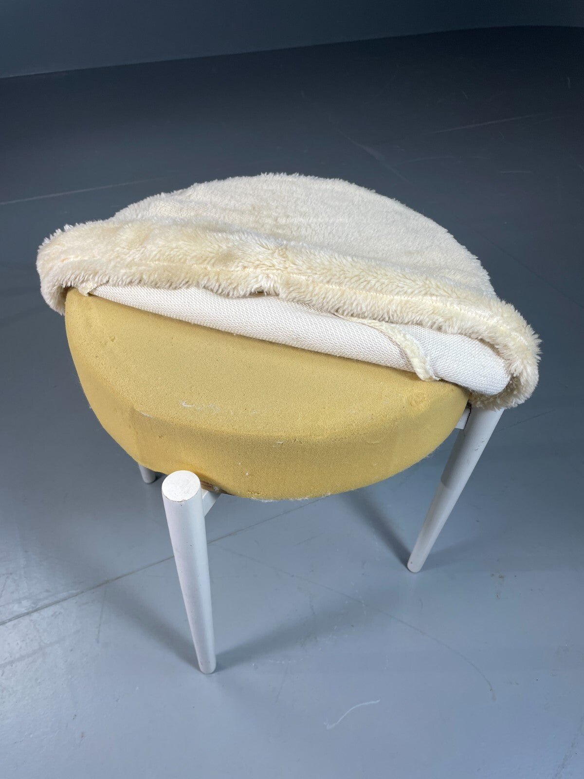 Vintage Footstool White Fun Fur Upholstery Retro Mid Century 1960s EB6561 MFOO8