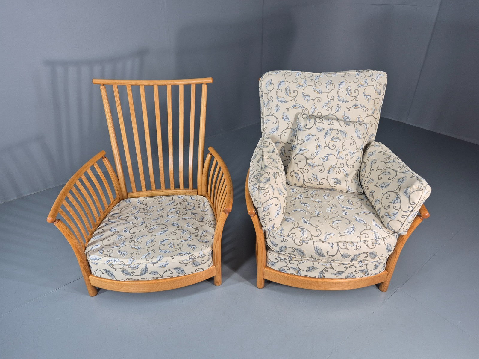 2 Ercol Renaissance Lounge Chairs Ivory Floral Upholstery 1990s EB11009 VCLO8