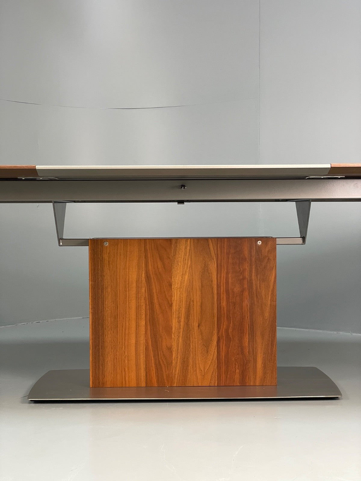 Modern Extending Dining Table By Bo Concept Walnut Effect EB11041 MWOO6