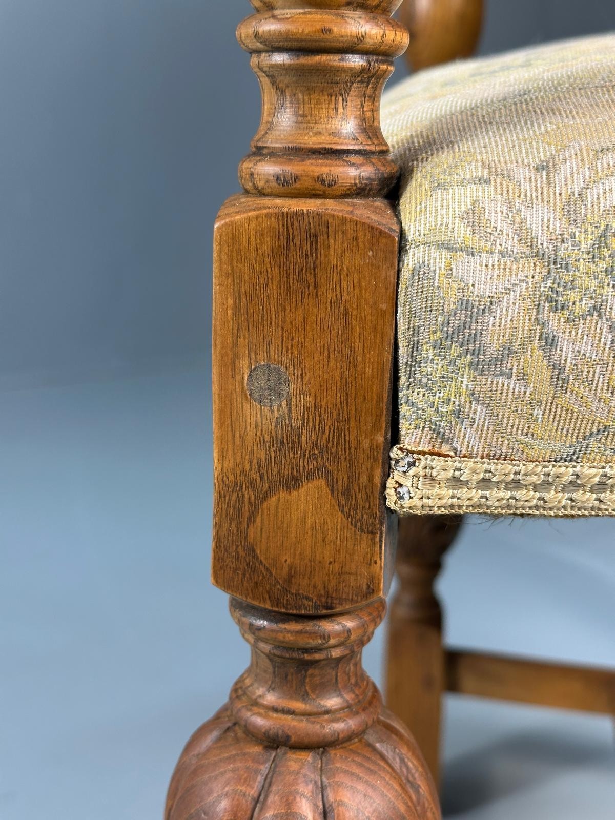 2 Antique Hall Chairs in Oak Frame and Floral Upholstery EB7362 VCAR14