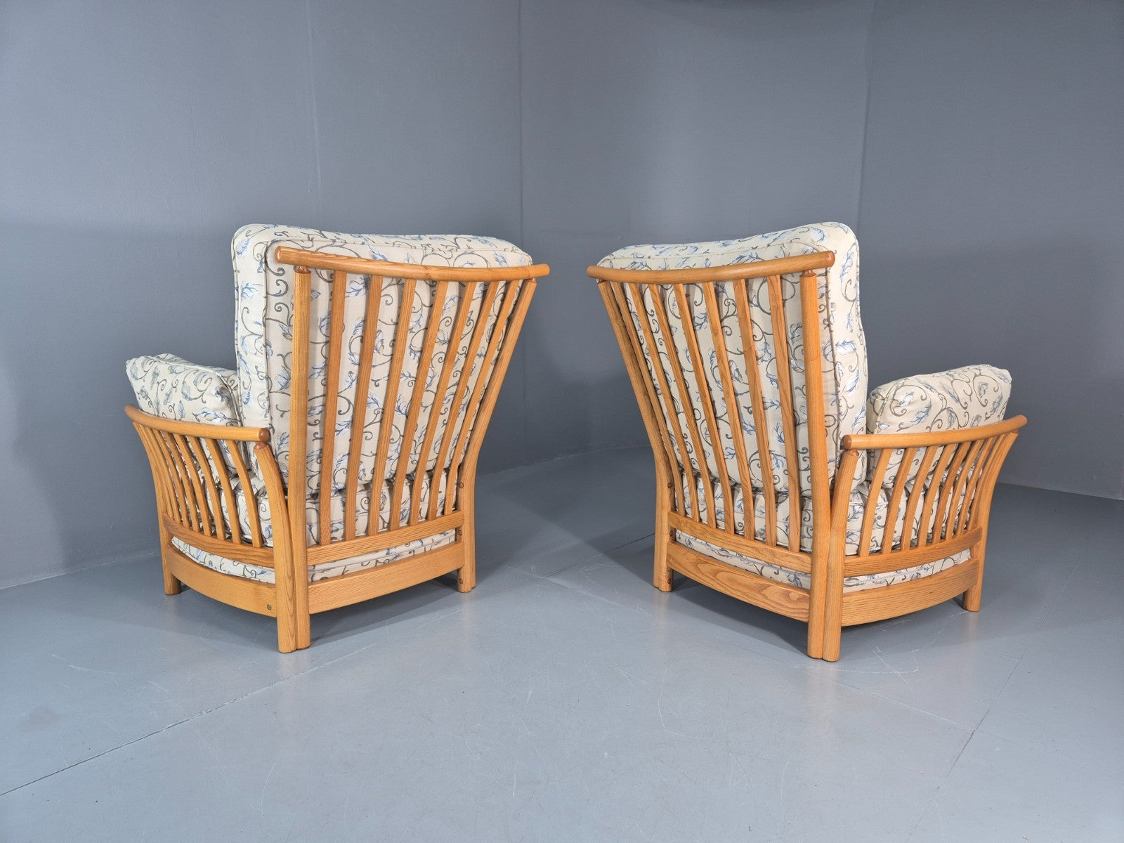 2 Ercol Renaissance Lounge Chairs Ivory Floral Upholstery 1990s EB10974 VCLO7