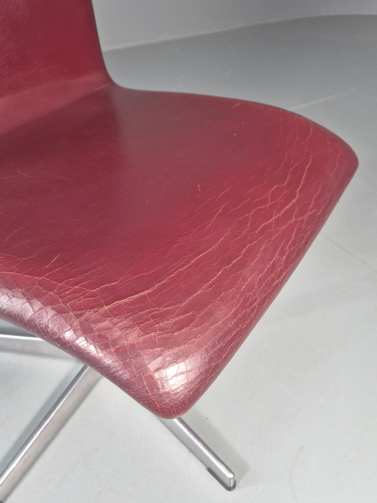 Vintage Fritz Hansen Oxford Chair Arne Jacobsen Design 2004 MCM EB11750 MSWI3