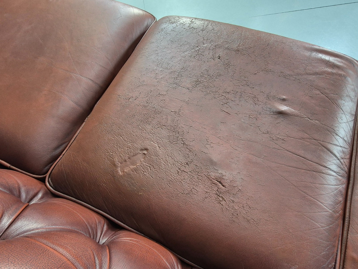 Three Seater Red Leather Chesterfield Quality Version Retro EB11031 VCHE11