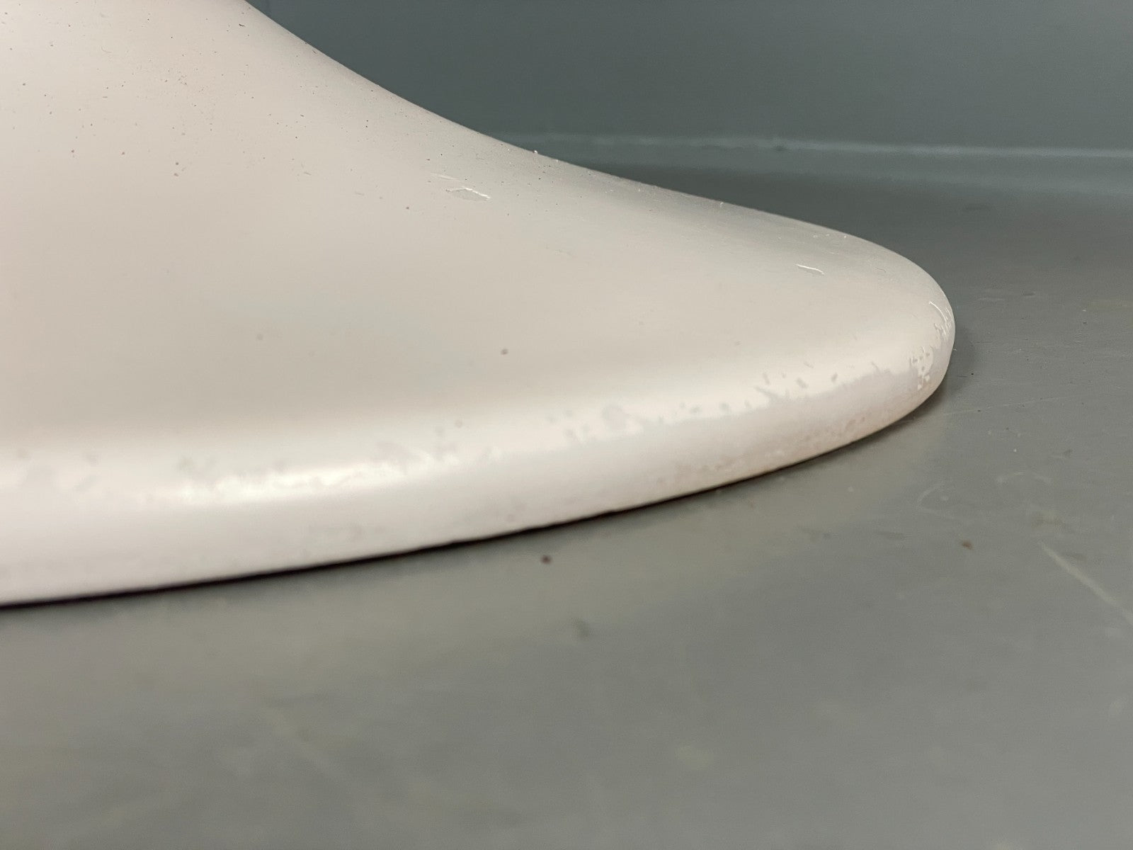 Vintage Round Coffee Table White Fibreglass 1970s Tulip Style EB11238 MWOO2