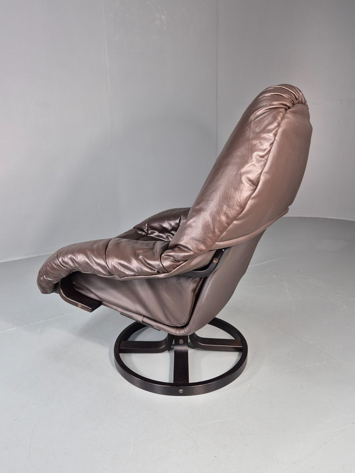 Swivel and Rock Bentwood Chair Danish Leather Vinyl  1980s Vintage EB11414 MBEN9