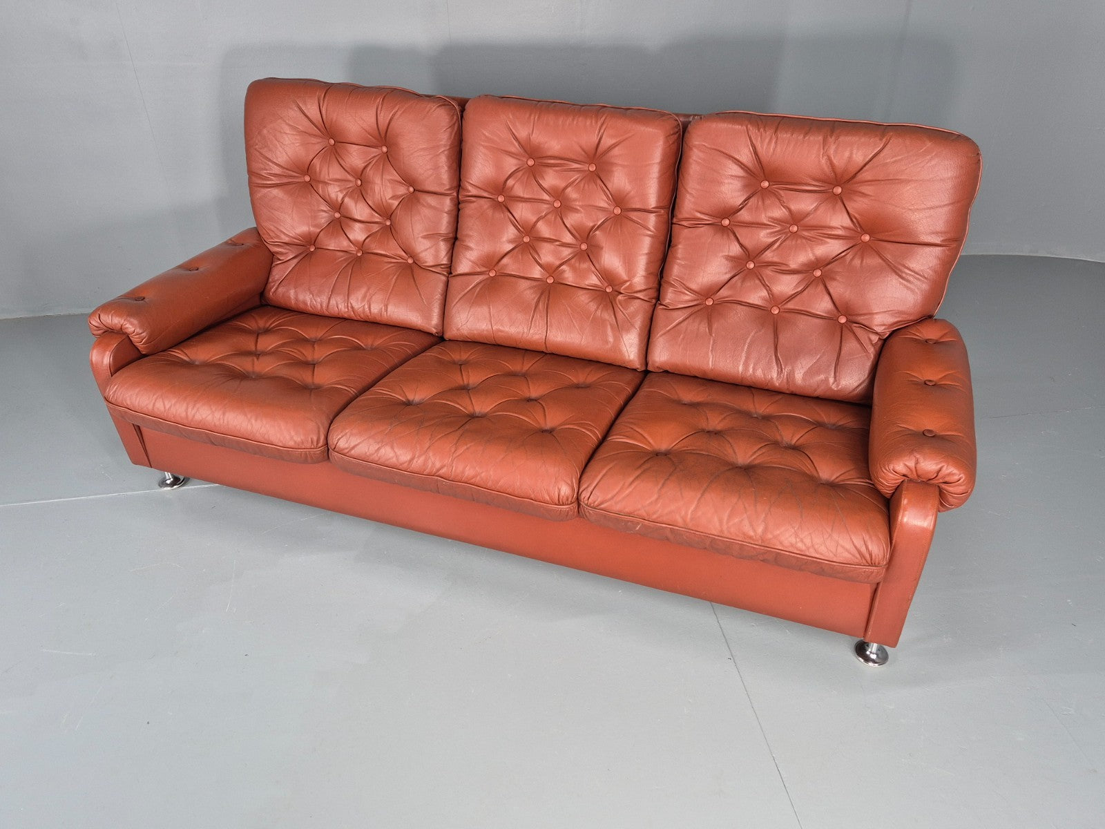 Vintage 3 seat Settee 1970s Retro Danish Red Tan Leather Buttoned EB10555 M3SS6