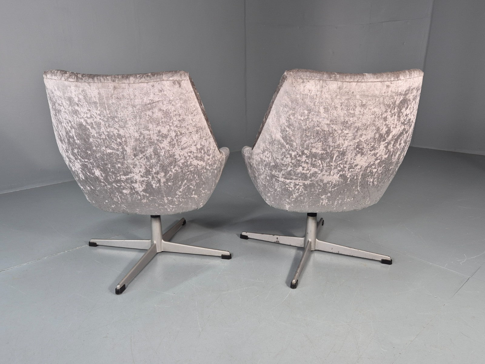 2 Swedish Swivel Chairs 1960s Retro Silver Blue Velvet Upholstery  EB10723 MNOR5