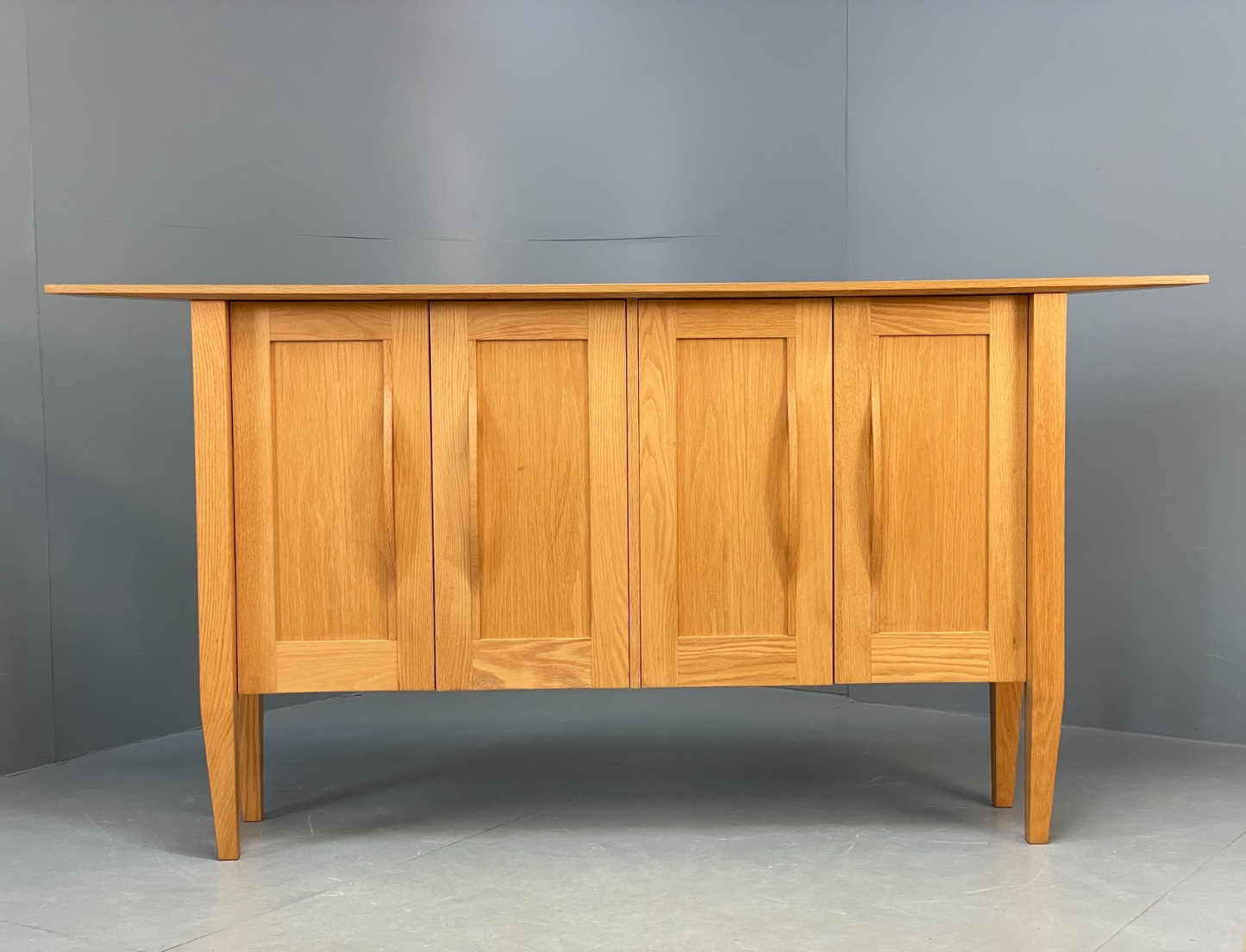 Modern Solid Oak Sideboard Nice Curving Handles Angled Legs EB10684 MWOO0