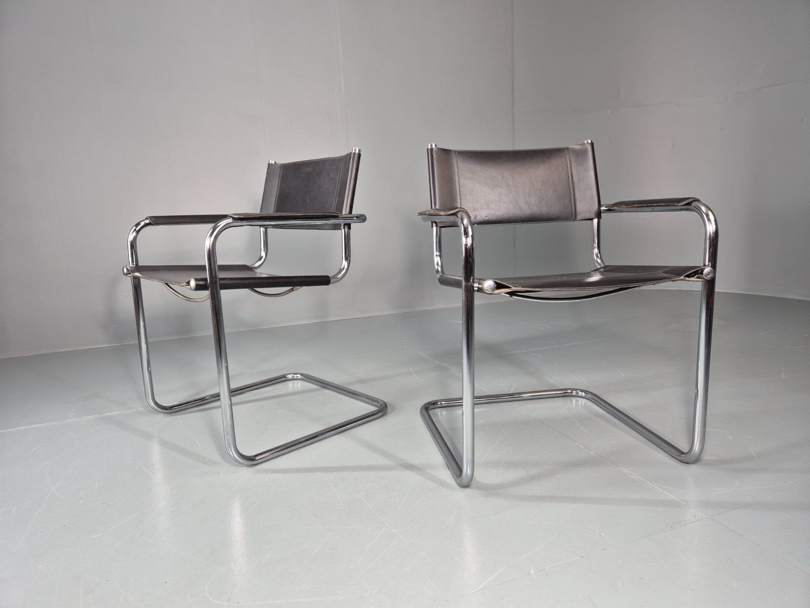 2 Leather and Chrome Elbow Chair Bauhaus Style Vintage 1980s Retro EB11214 MNOR1