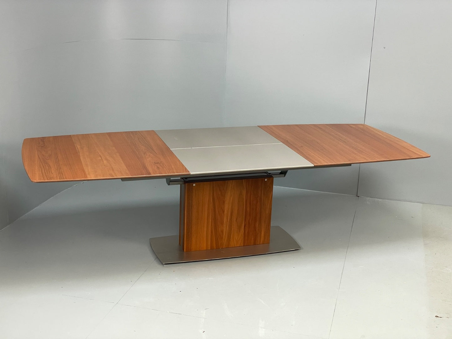Modern Extending Dining Table By Bo Concept Walnut Effect EB11041 MWOO0