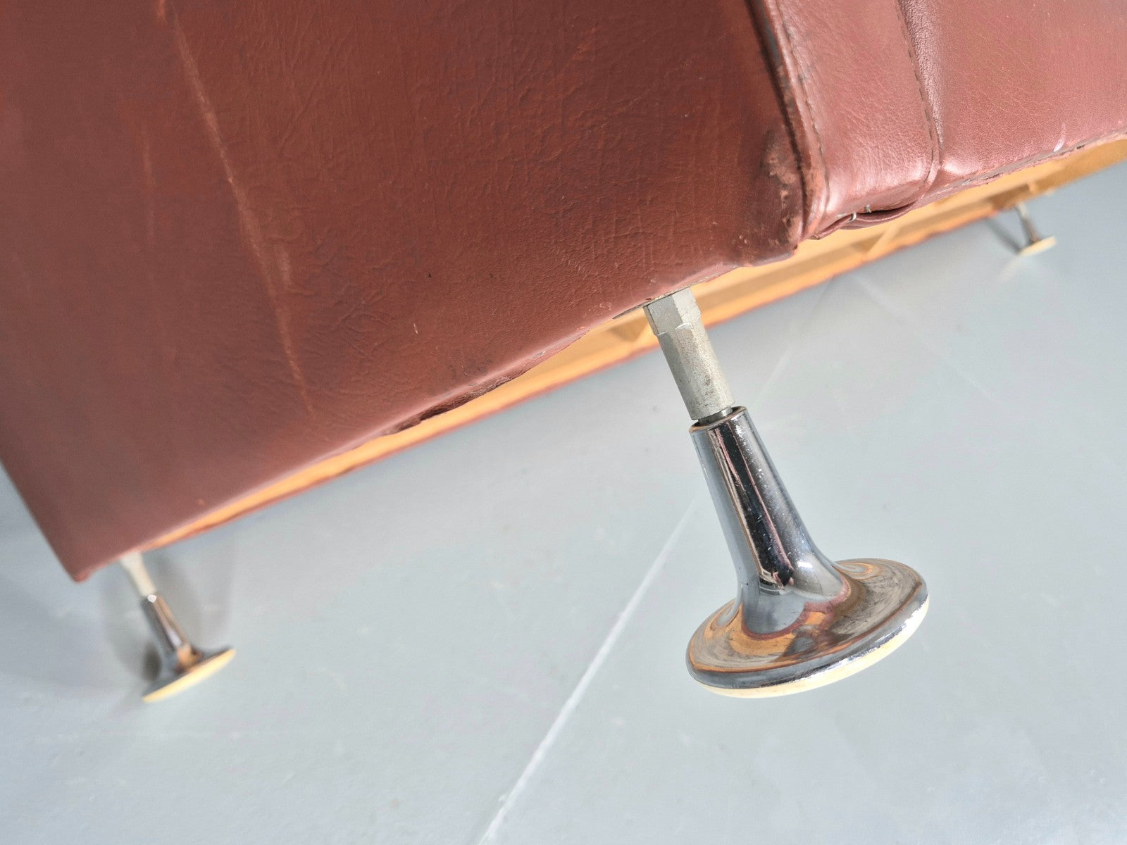 Vintage 3 seat Settee 1970s Retro Danish Red Tan Leather Buttoned EB10555 M3SS12