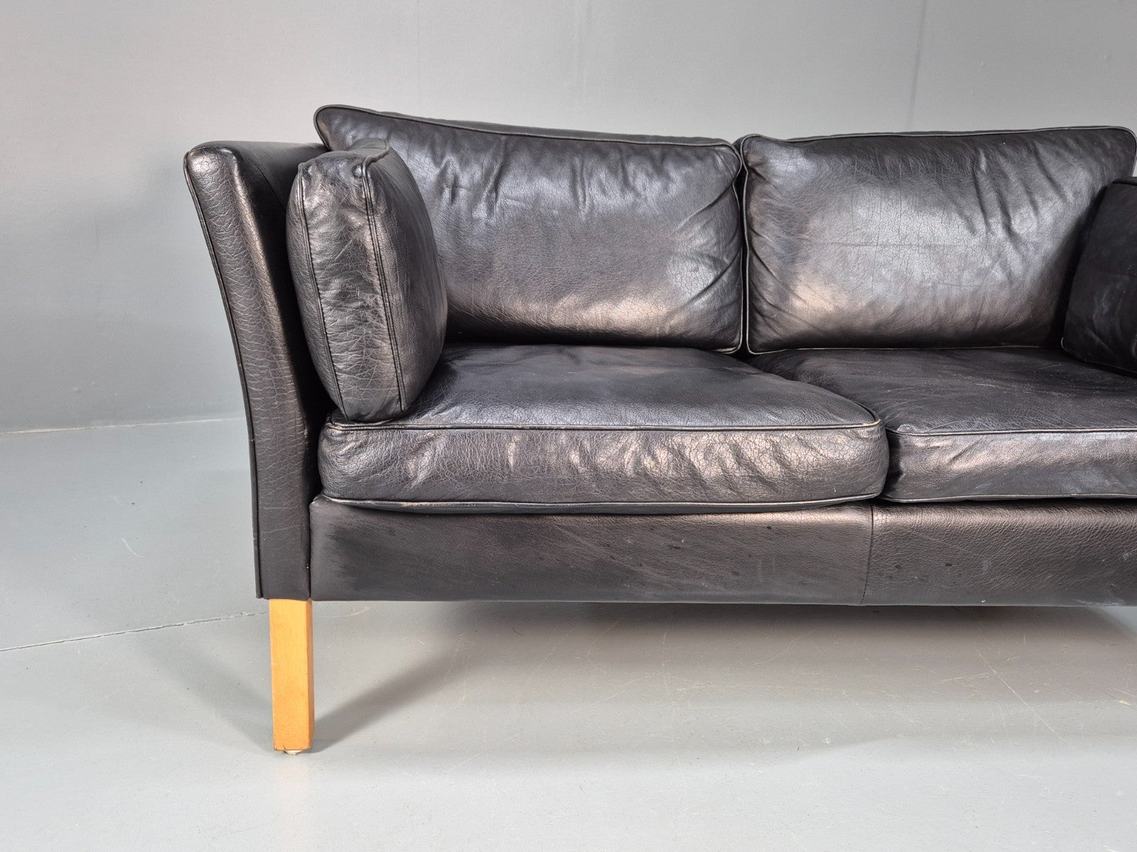 Retro Danish Two Seater Sofa Danish Black Leather 1980s MCM EB10120 M2SS2