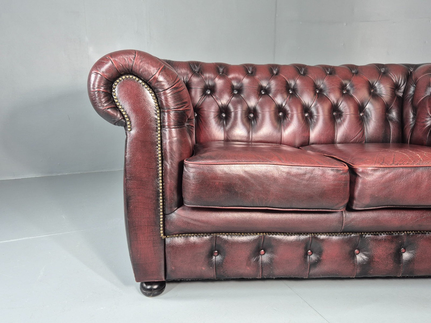 Two Seat Vintage Chesterfield Sofa Red Leather 1980s Retro EB11360 VCHE1