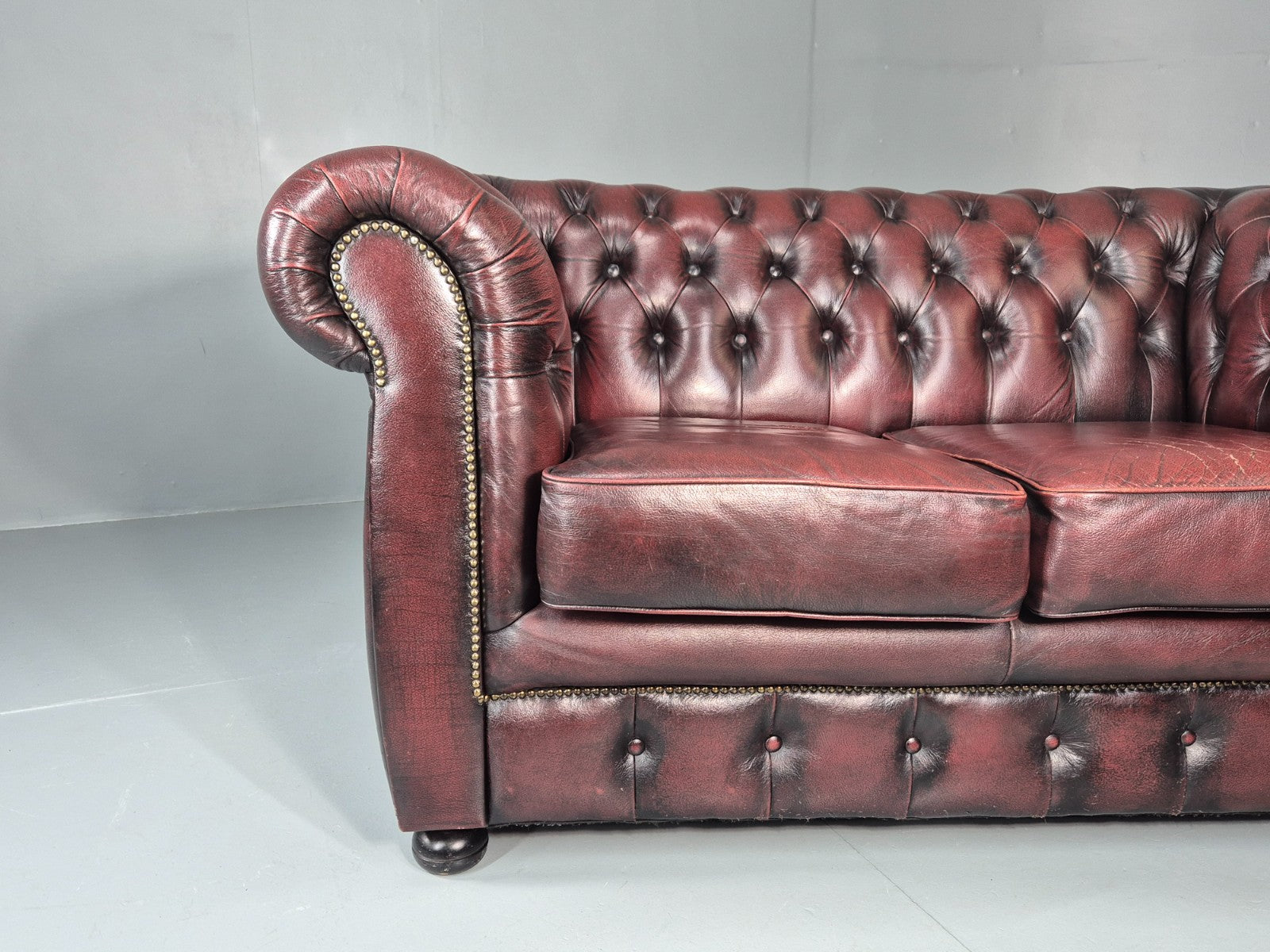 Two Seat Vintage Chesterfield Sofa Red Leather 1980s Retro EB11360 VCHE1