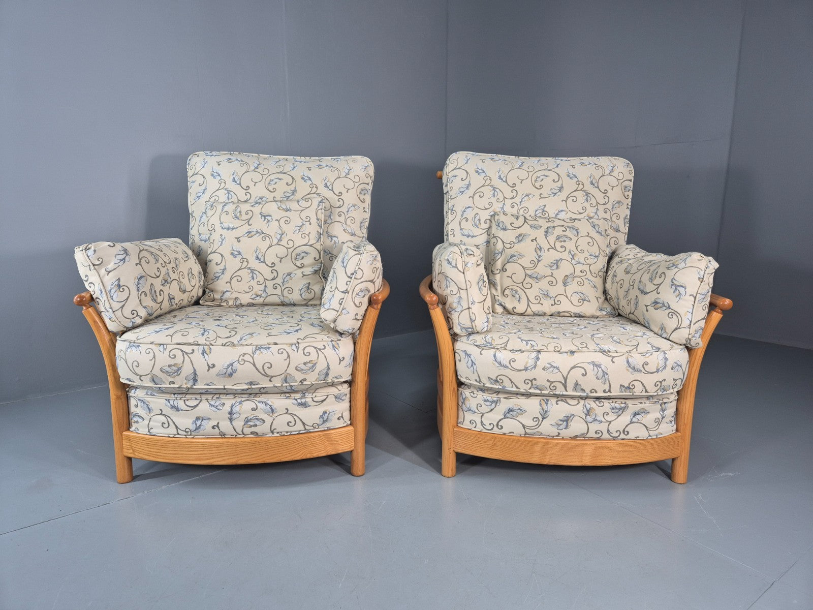 2 Ercol Renaissance Lounge Chairs Ivory Floral Upholstery 1990s EB10974 VCLO2