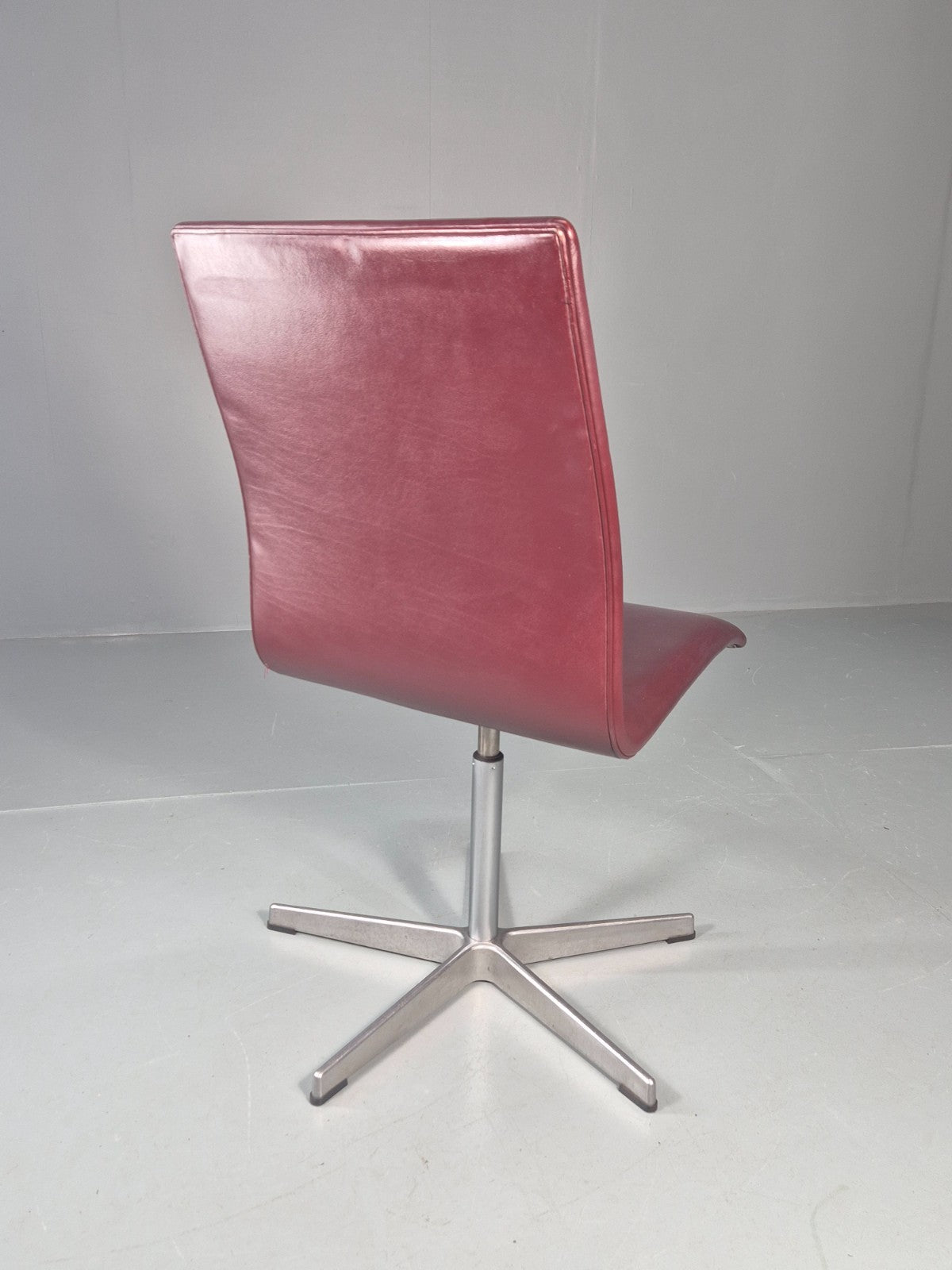 Vintage Fritz Hansen Oxford Chair Arne Jacobsen Design 2004 MCM EB11755 MSWI4