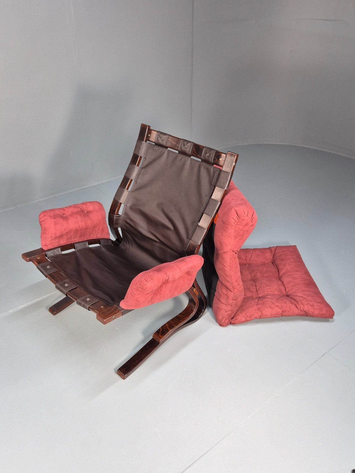 Vintage Red Lounge Chair Skyline Style Bentwood Frame Danish EB10311 MBEN10