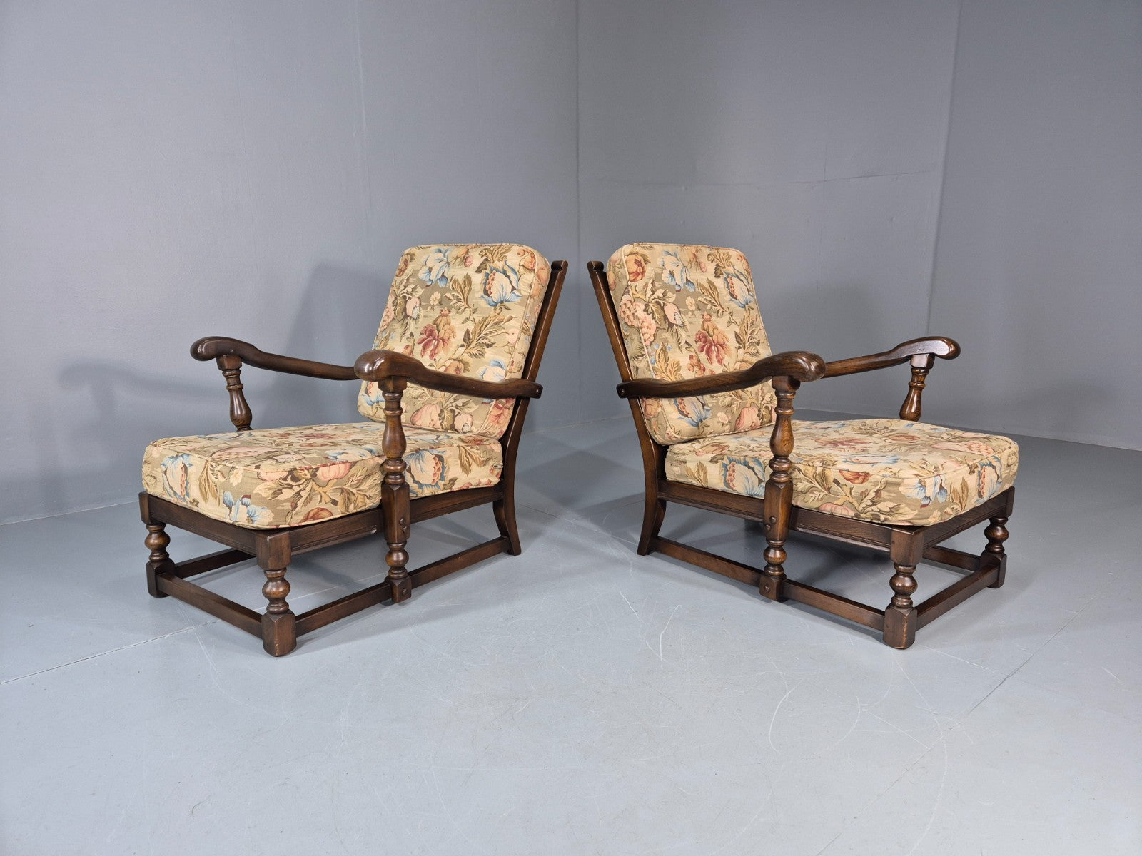 2 Ercol Cloister Lounge Chairs Dark Elm Frame Floral Upholstery 70s EB10987 VCAR1