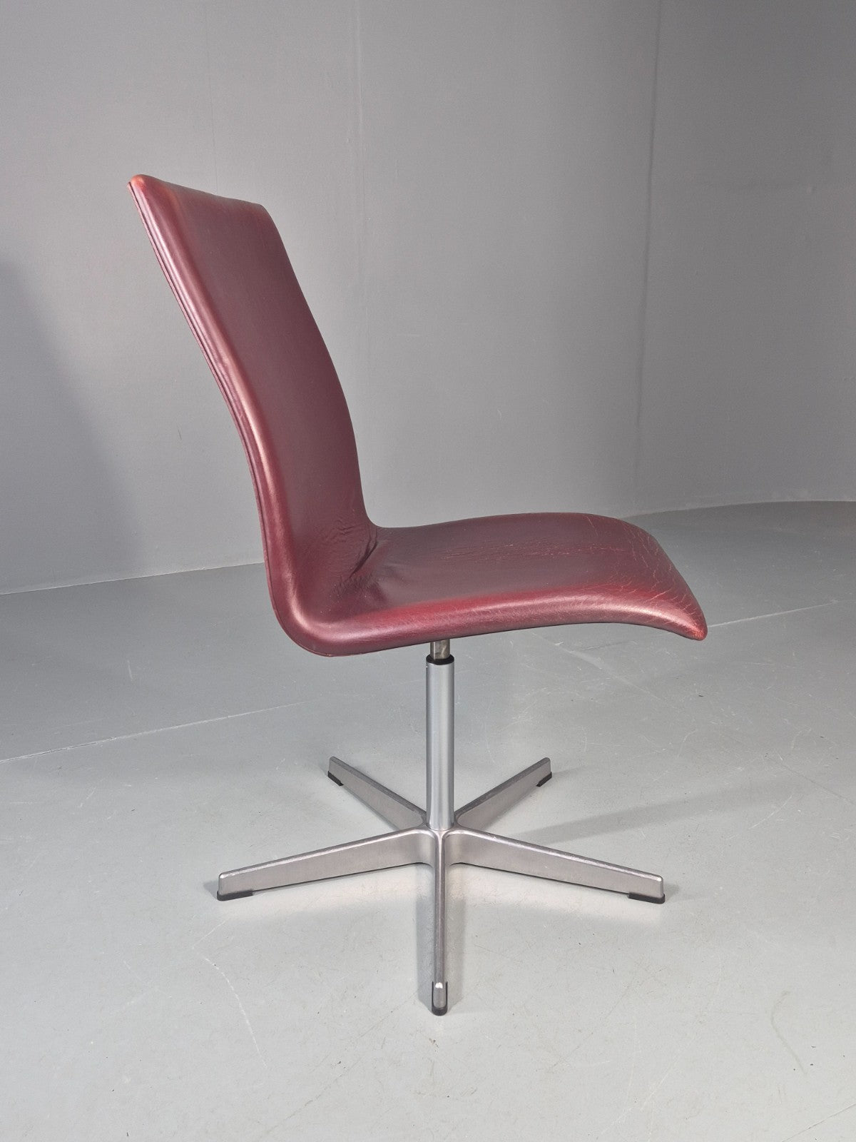 Vintage Fritz Hansen Oxford Chair Arne Jacobsen Design 2004 MCM EB11754 MSWI3