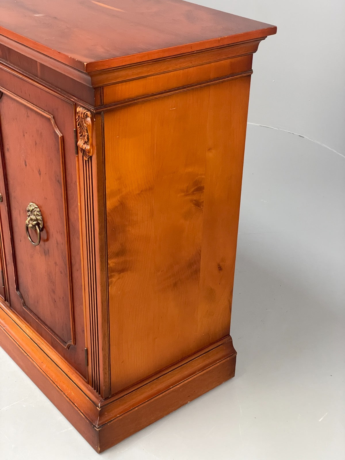 Vintage Regency Style Sideboard 1960s Cherry Wood Shelving Brass EB11505 MWOO15