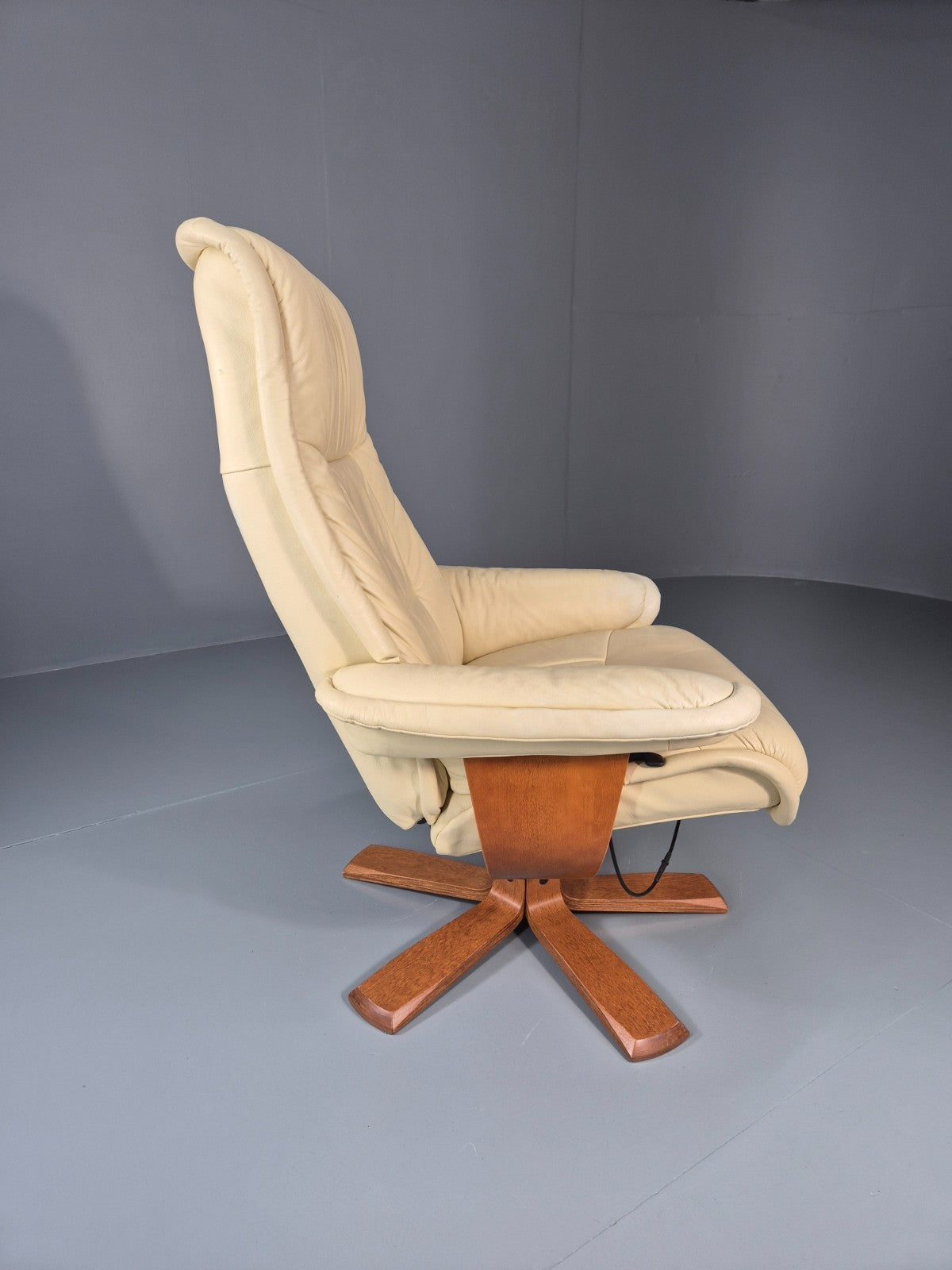 Vintage Swivel Recline Lounge Chair Danish Cream Leather 1990s EB11433 MSWI3