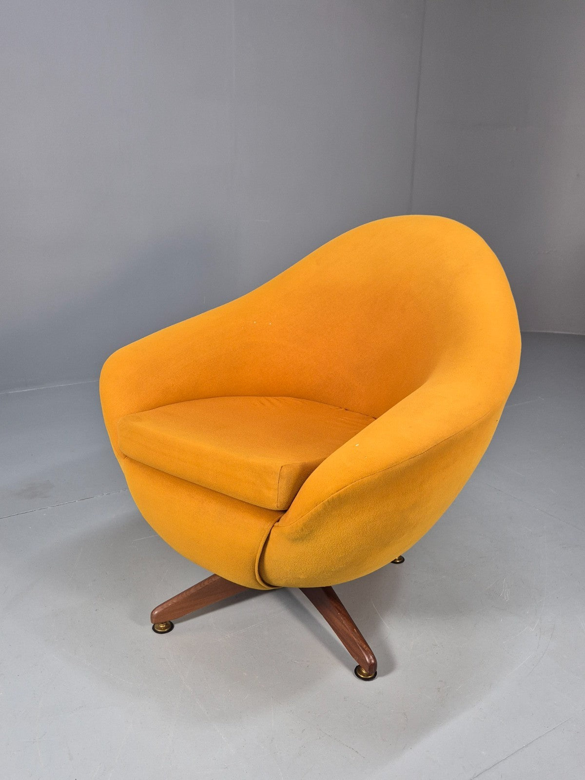 Vintage 1960s Egg Chair Swivel and Rock Base Orange Retro MCM EB9798 MSWI0