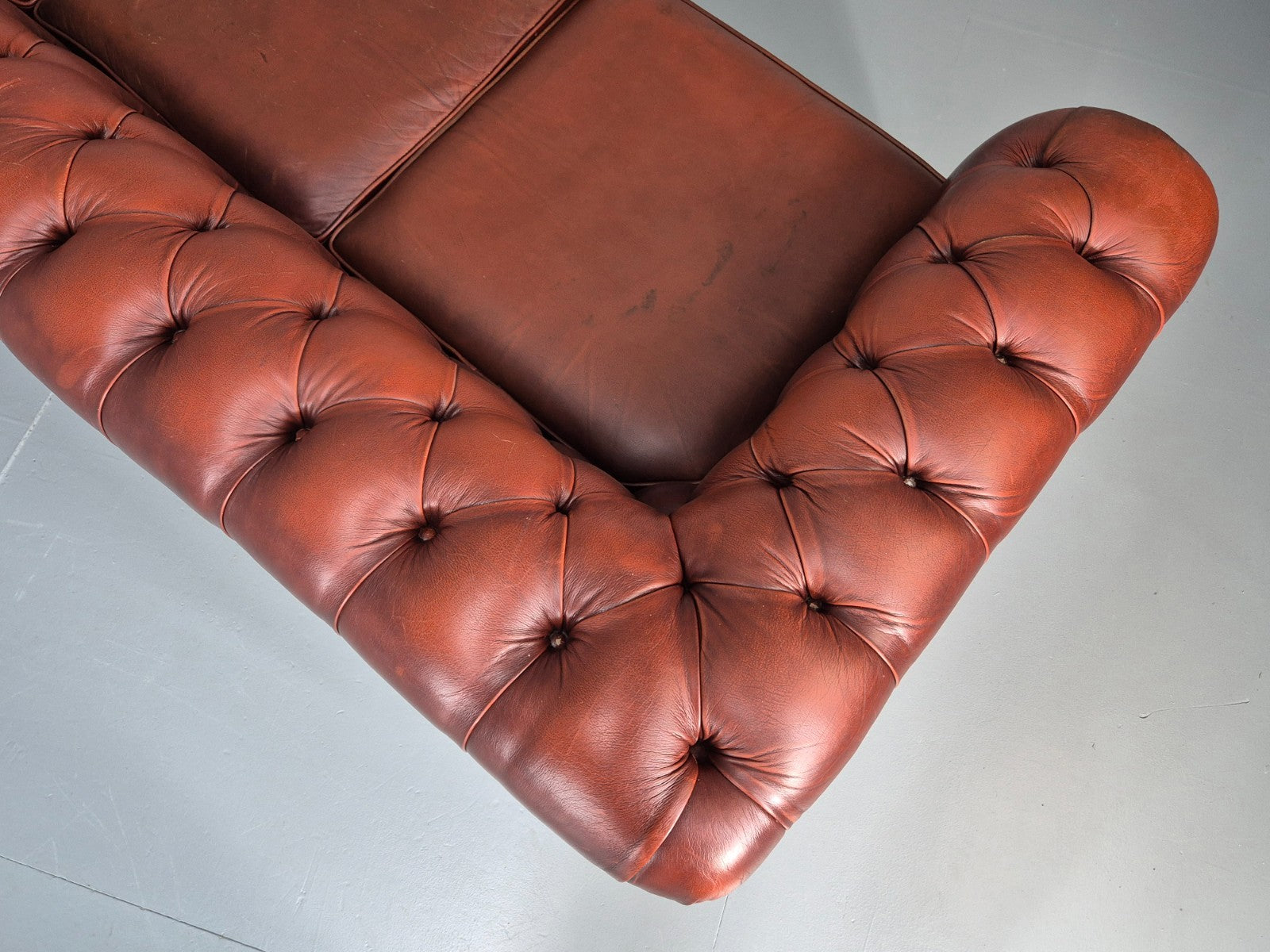 Three Seater Red Leather Chesterfield Quality Version Retro EB11031 VCHE16