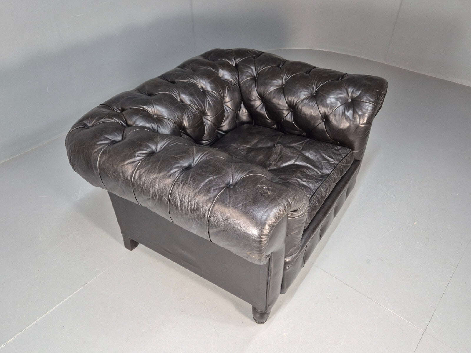 Vintage Black Leather Chesterfield Chair Oversize Classic Club Chair EB9472 VLEA - UKDK FURNITURE