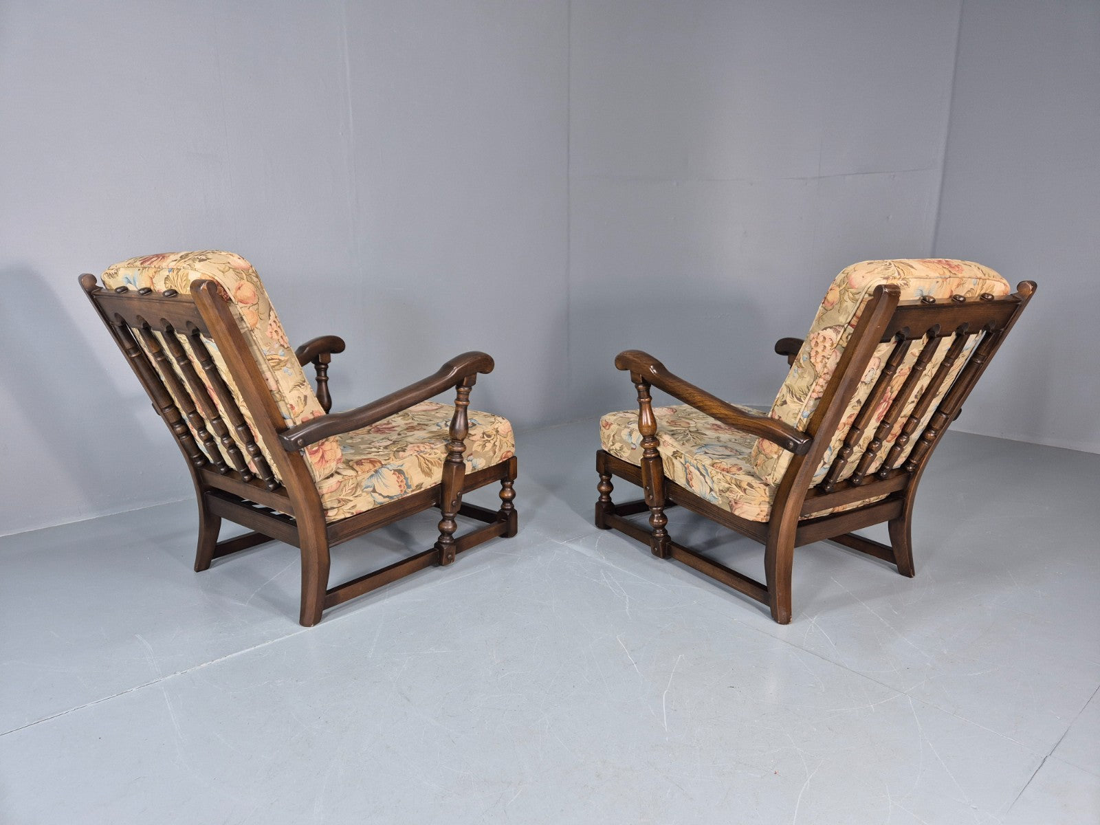 2 Ercol Cloister Lounge Chairs Dark Elm Frame Floral Upholstery 70s EB10987 VCAR14