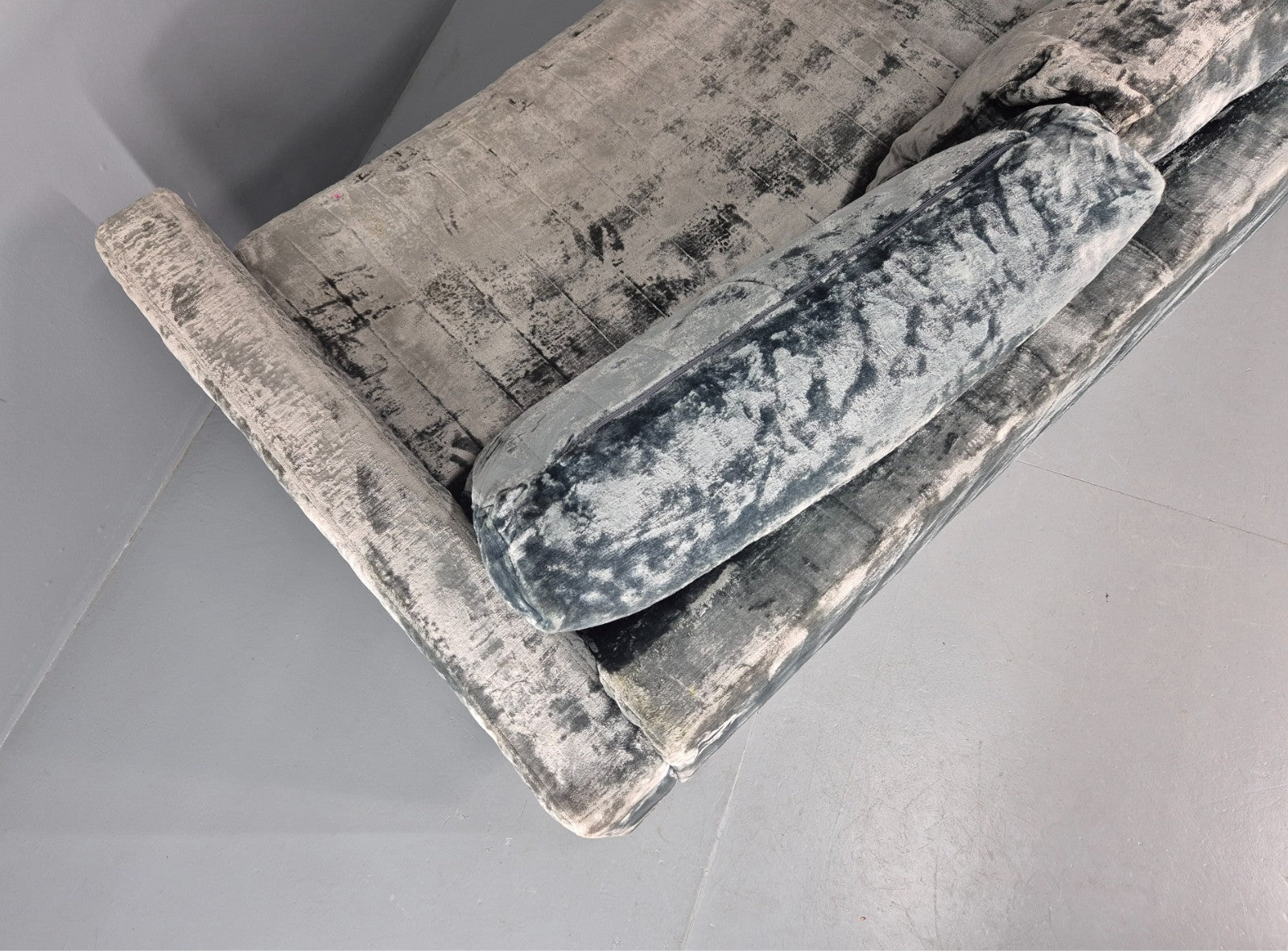 Huge 4 Seater Settee Turquoise Velvet ex Hotel Modern Design Retro EB11608 M4SS22