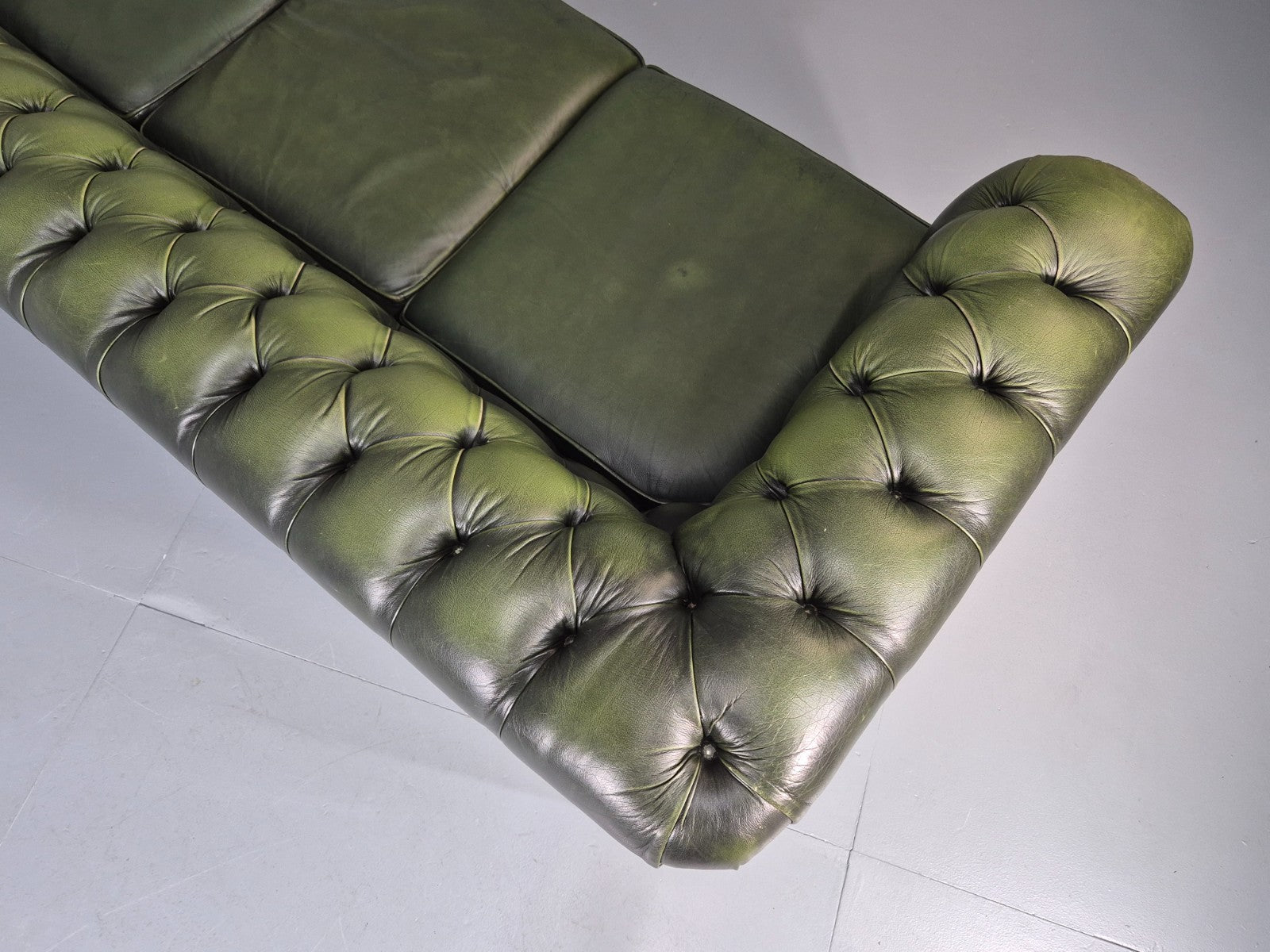 Three Seater Green Leather Chesterfield Quality Version Retro EB11023 VCHE17
