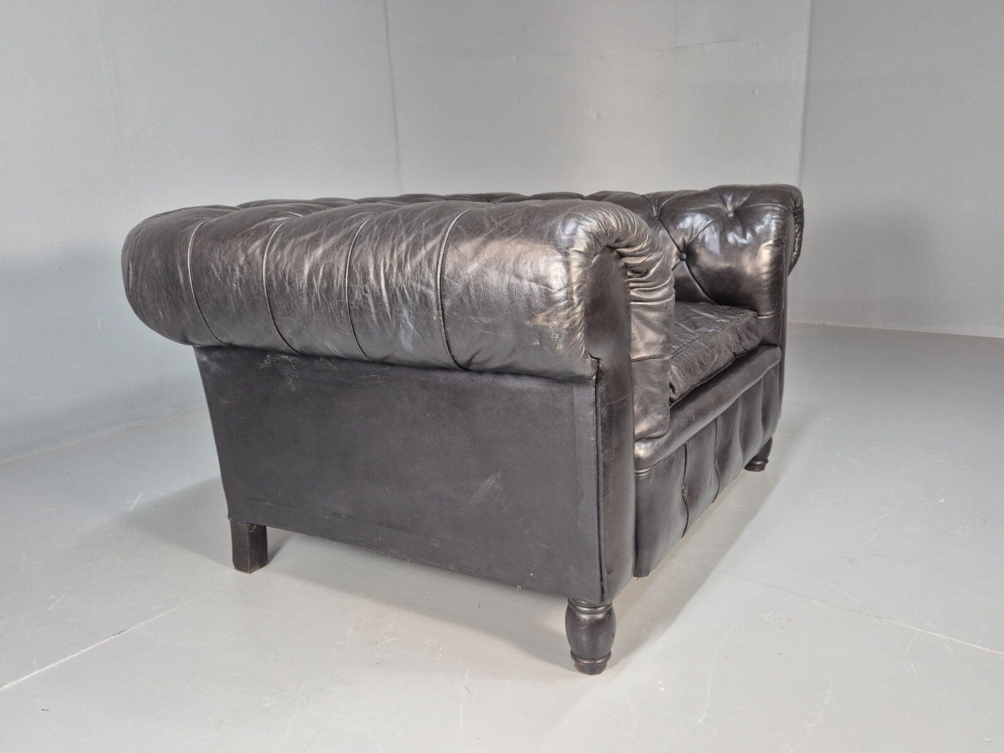Vintage Black Leather Chesterfield Chair Oversize Classic Club Chair EB9472 VLEA - UKDK FURNITURE
