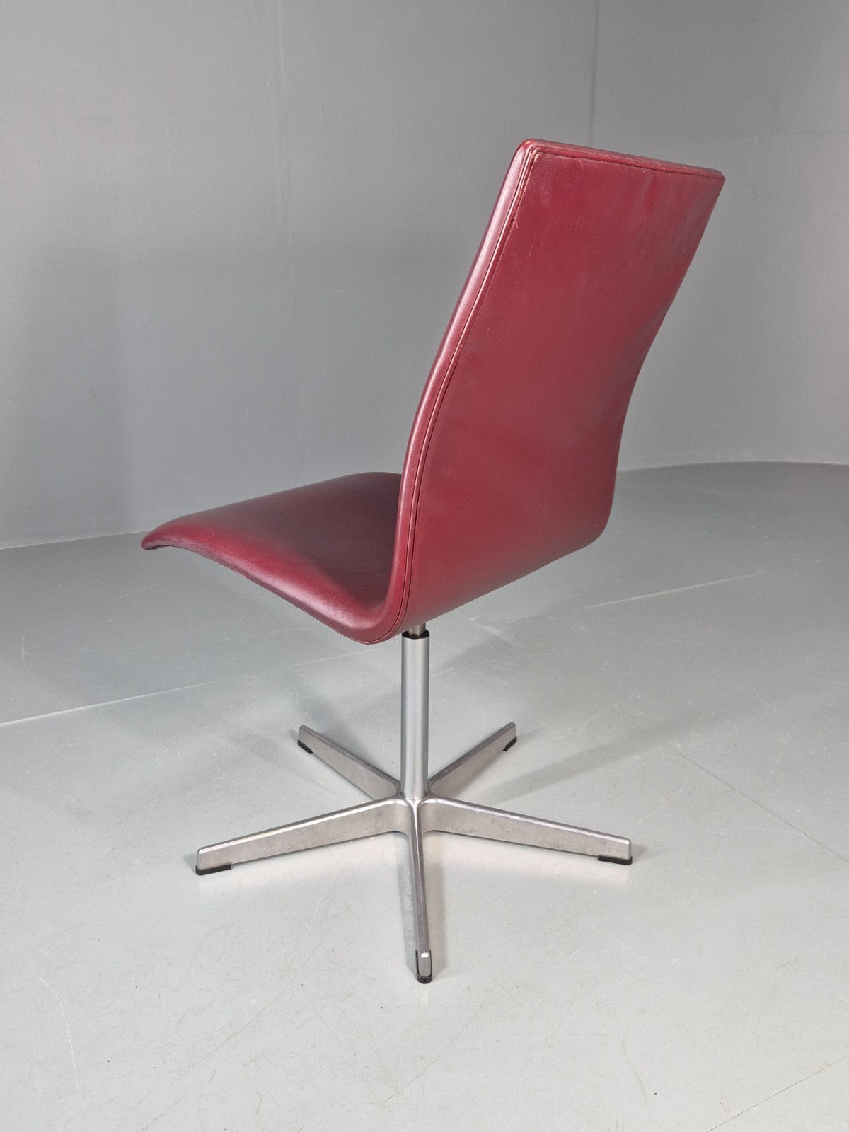 Vintage Fritz Hansen Oxford Chair Arne Jacobsen Design 2004 MCM EB11750 MSWI9