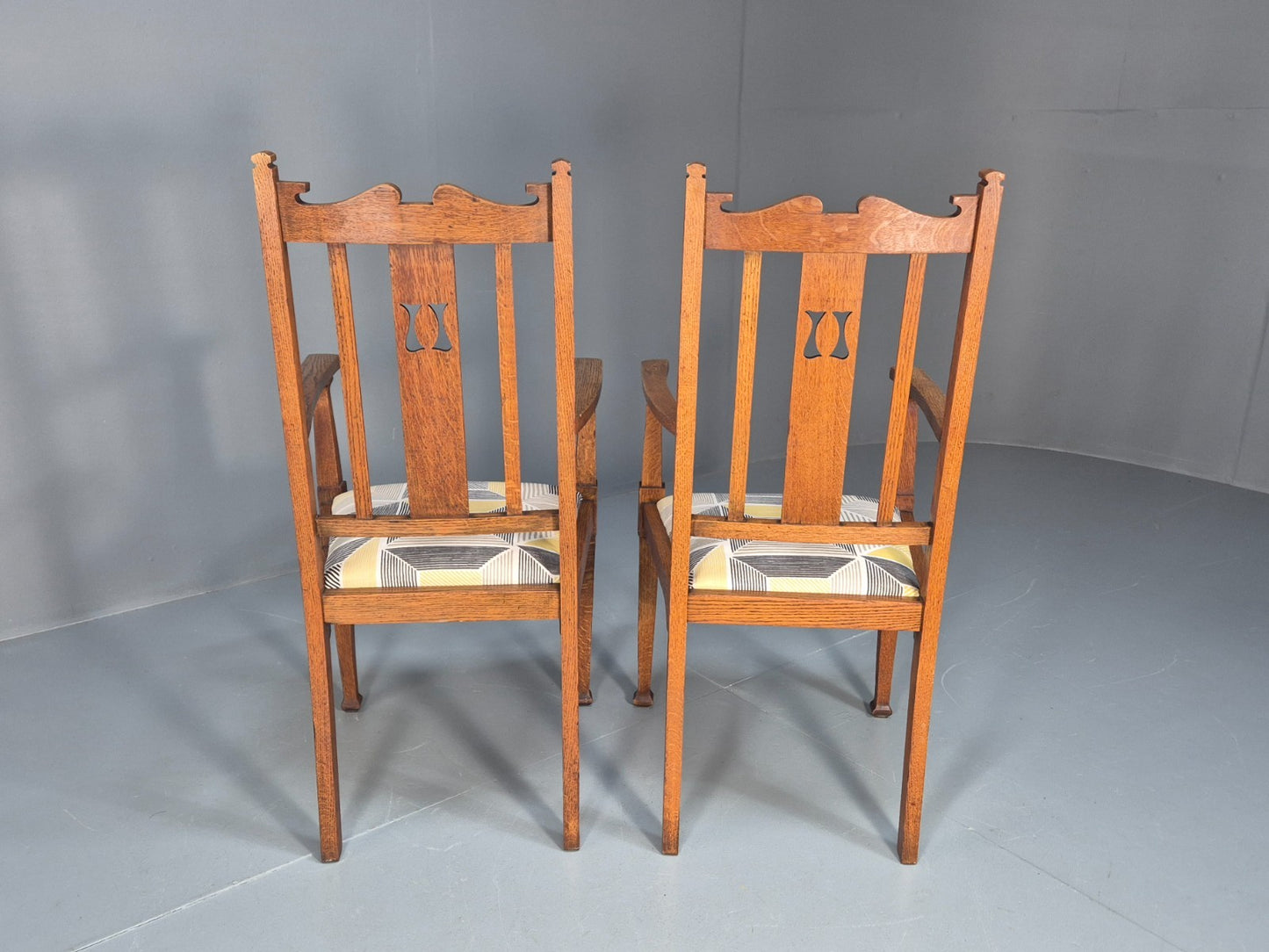 2 Arts and Crafts Elbow Chairs Oak Pierced Splat Ikea Fabric 1920s EB10717 VDIN9